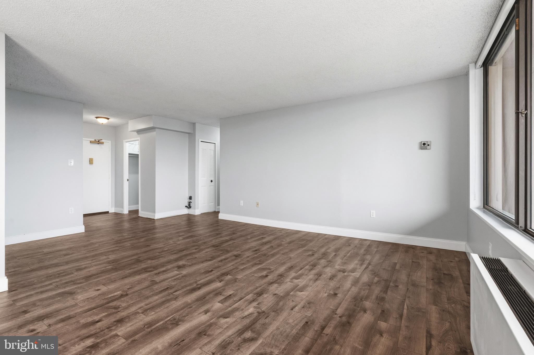 SKYLINE PLAZA - Residential