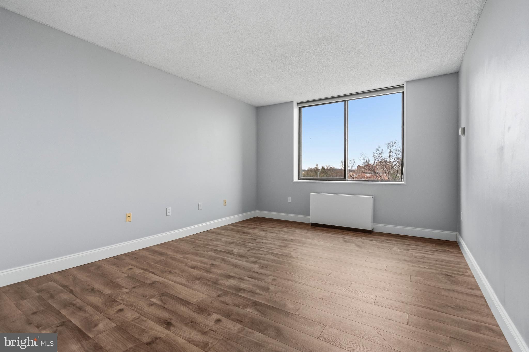 SKYLINE PLAZA - Residential