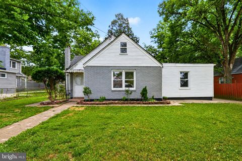Homes For Sale - 6903 Shepherd Street<br/> HYATTSVILLE, MD 20784