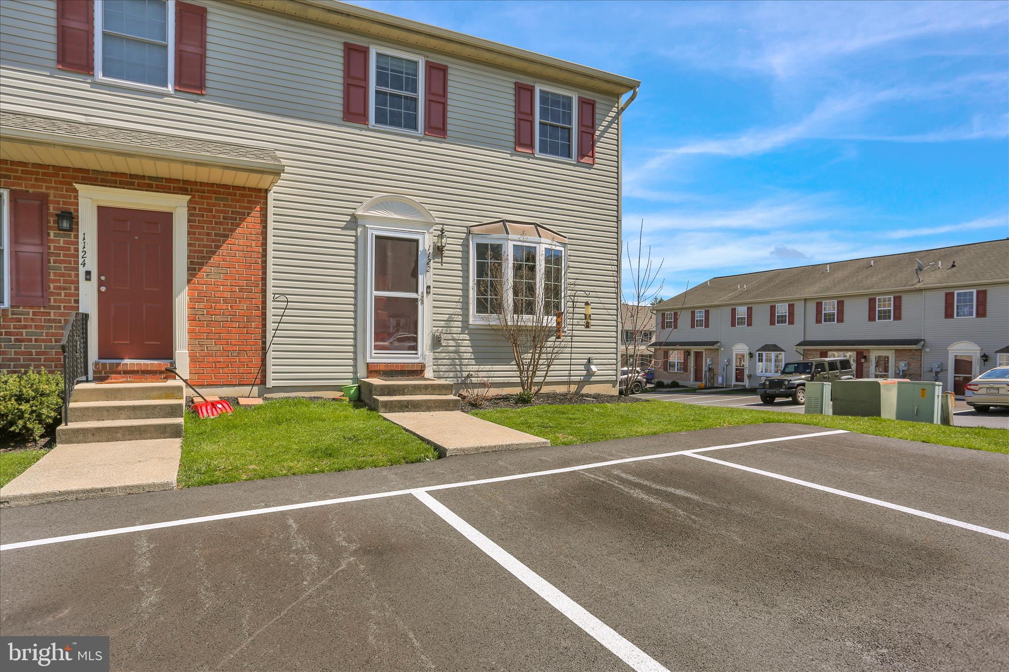 HEATHER KNOLL - Residential