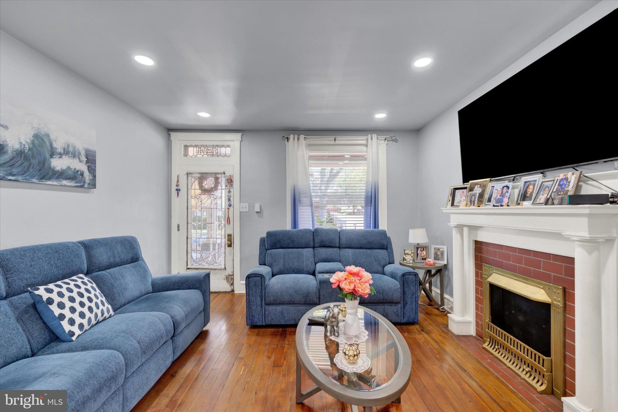 1514 LOCUST STREET
