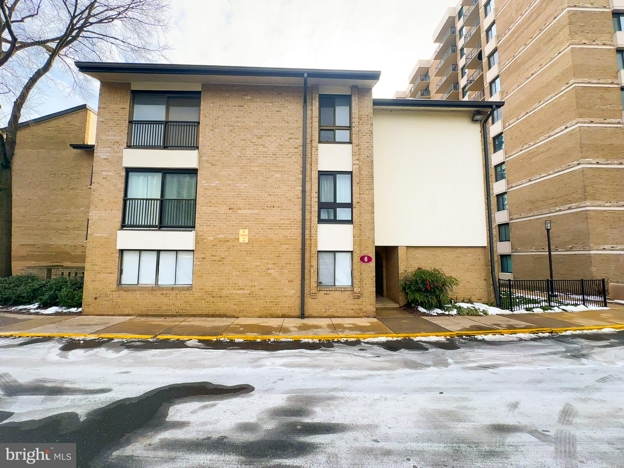 6 MONROE STREET 6-301
