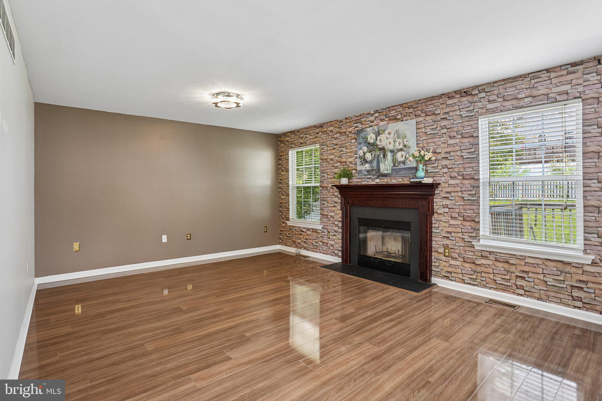1289 MEADOWVIEW DRIVE