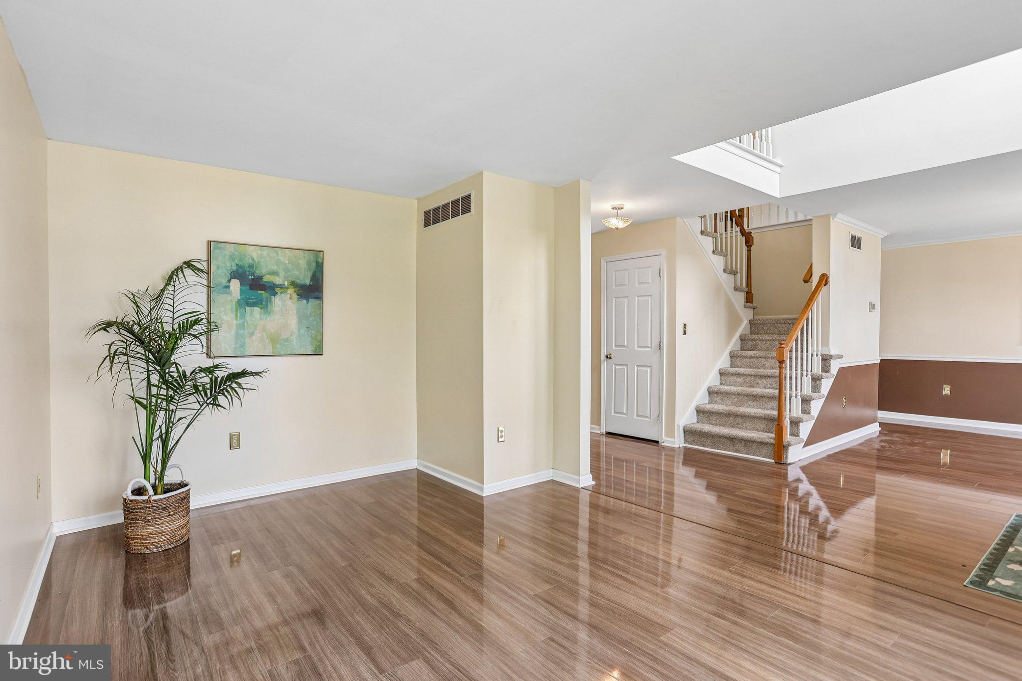 1289 MEADOWVIEW DRIVE