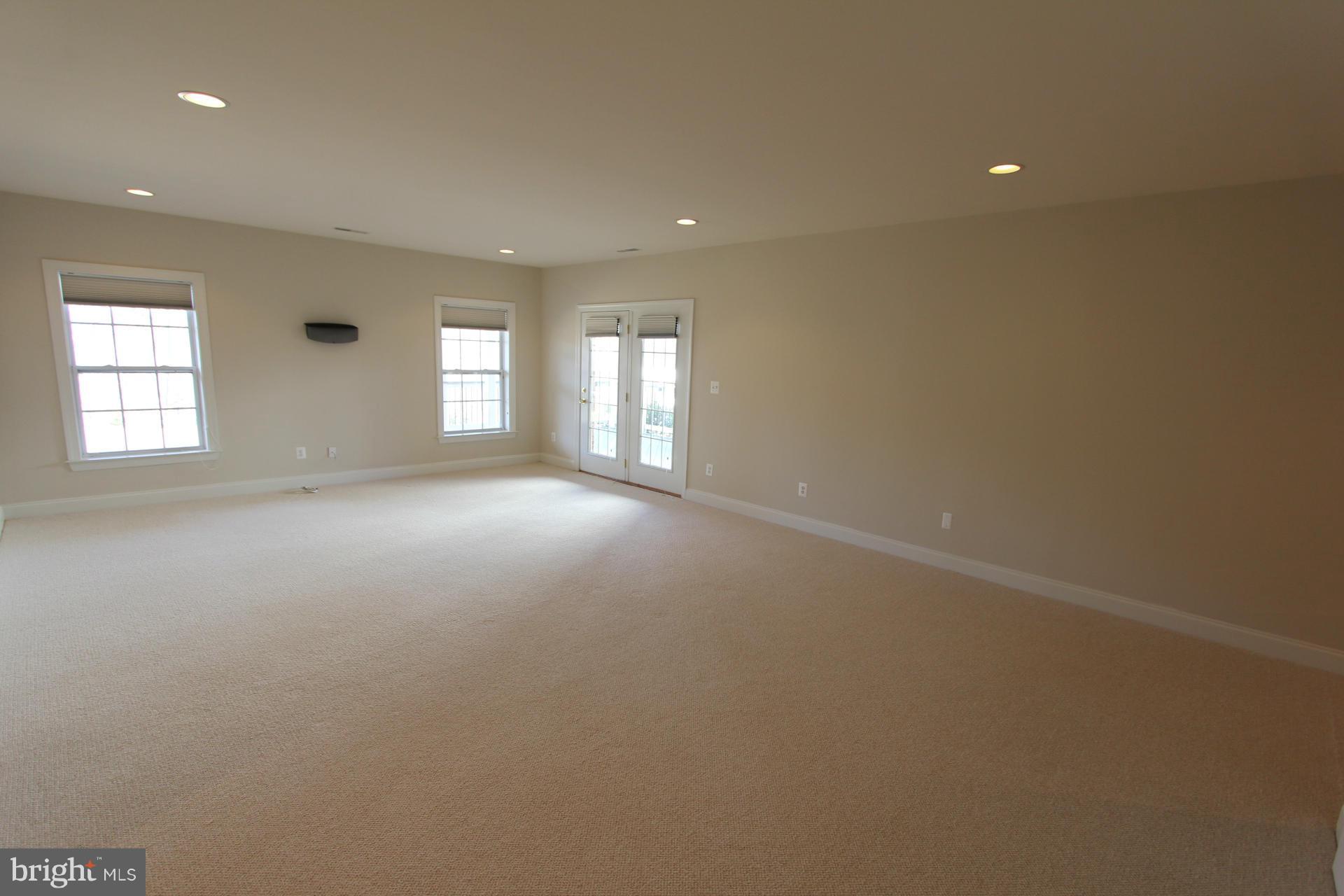 LANSDOWNE ON THE POTOMAC - Residential