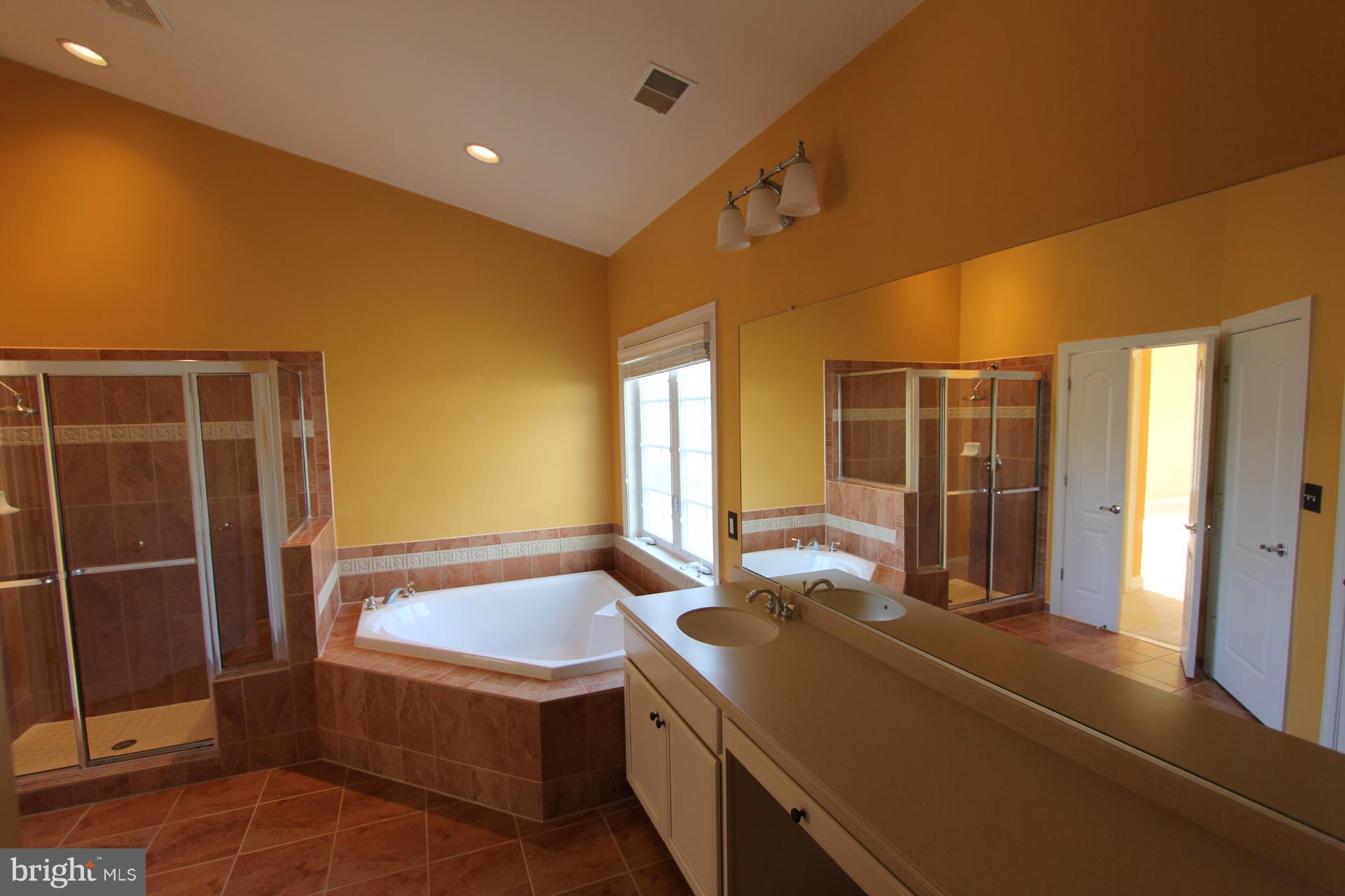 LANSDOWNE ON THE POTOMAC - Residential