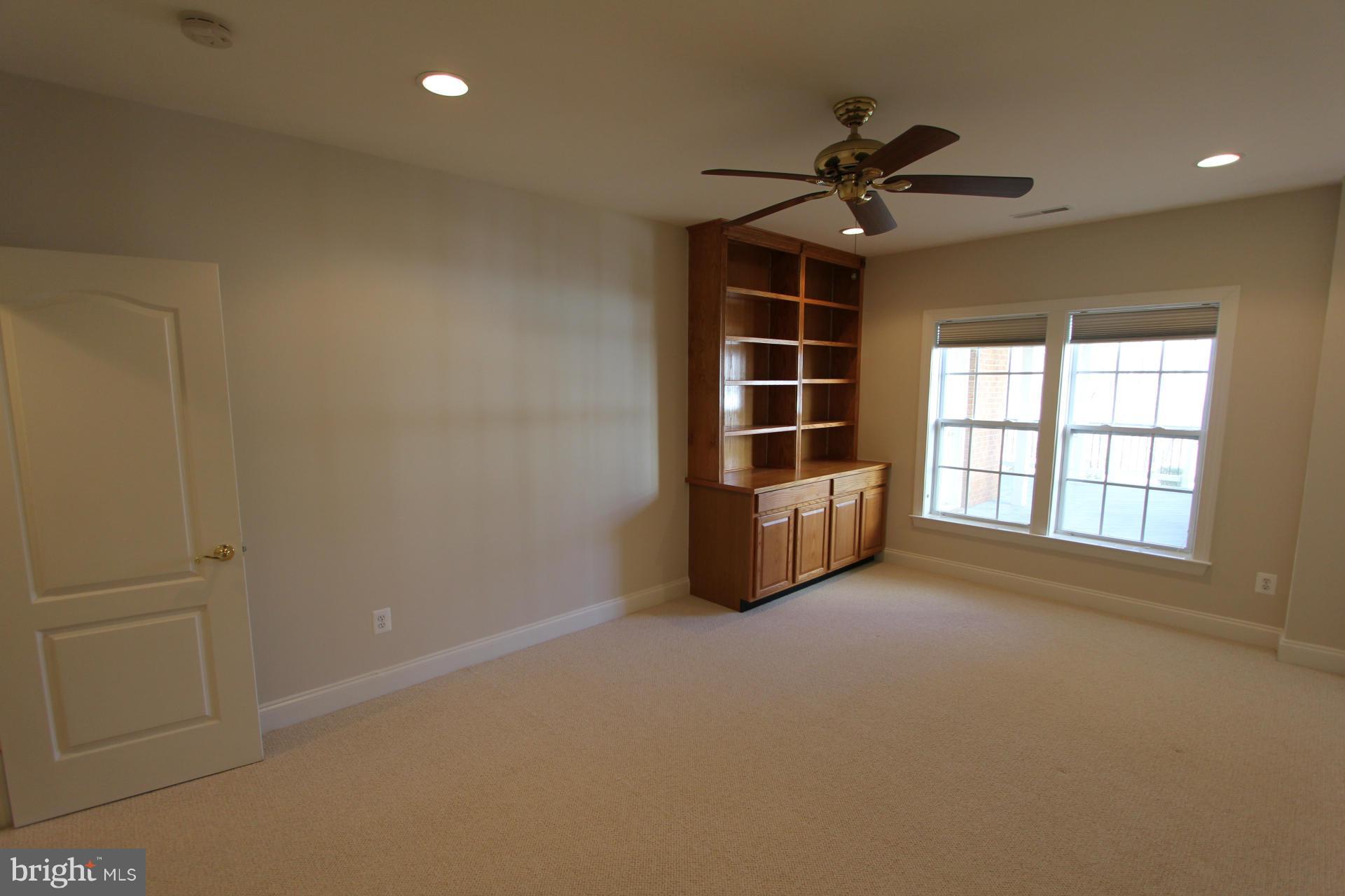 LANSDOWNE ON THE POTOMAC - Residential