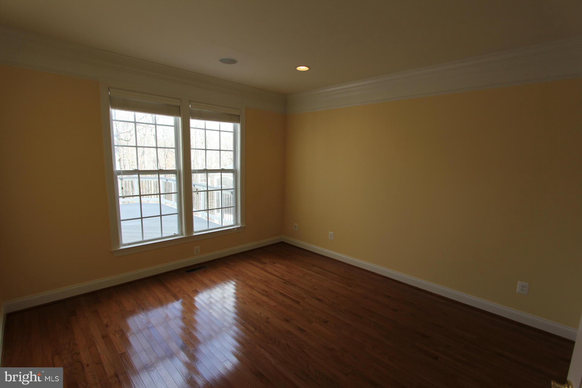 LANSDOWNE ON THE POTOMAC - Residential