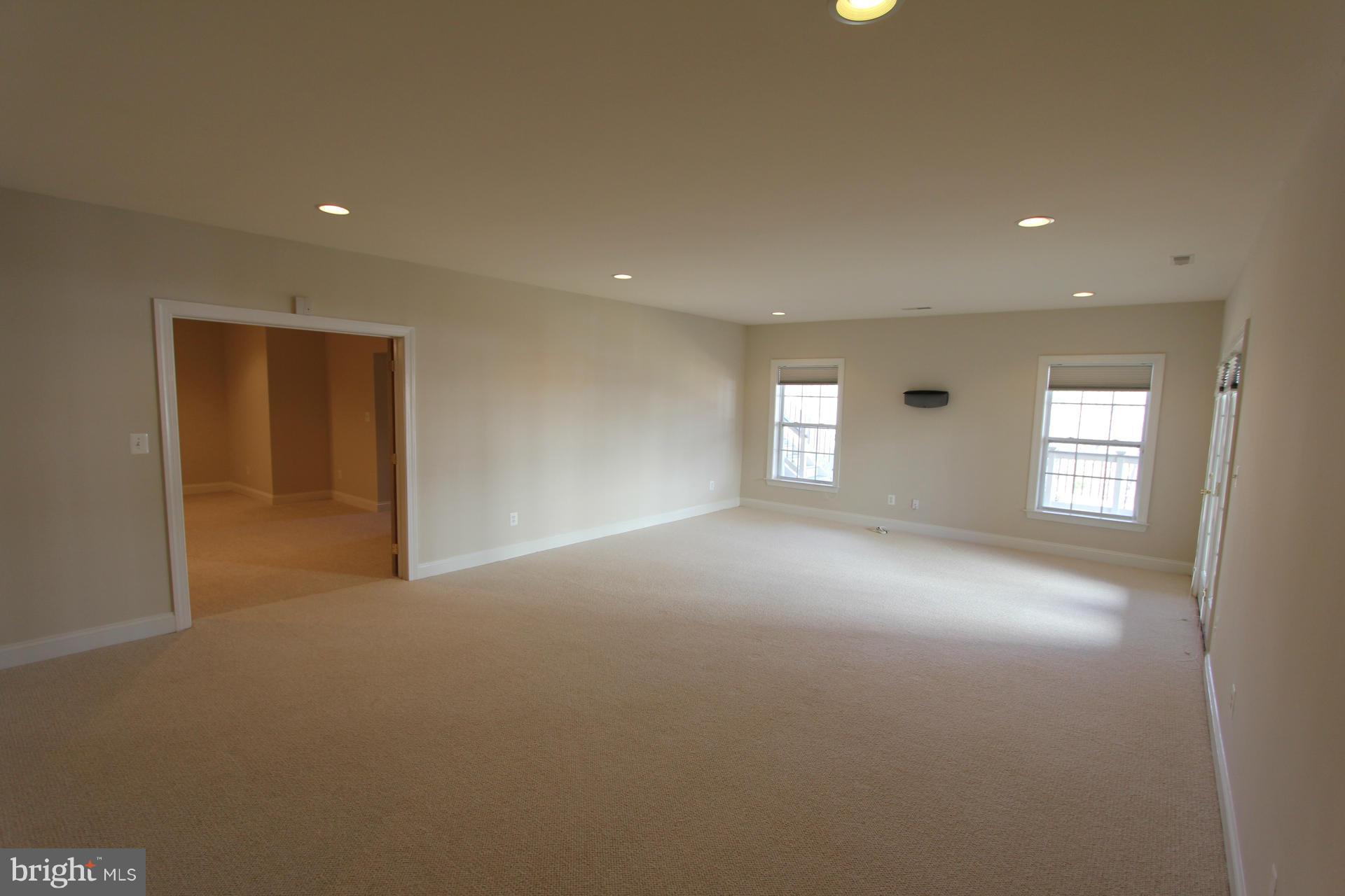 LANSDOWNE ON THE POTOMAC - Residential