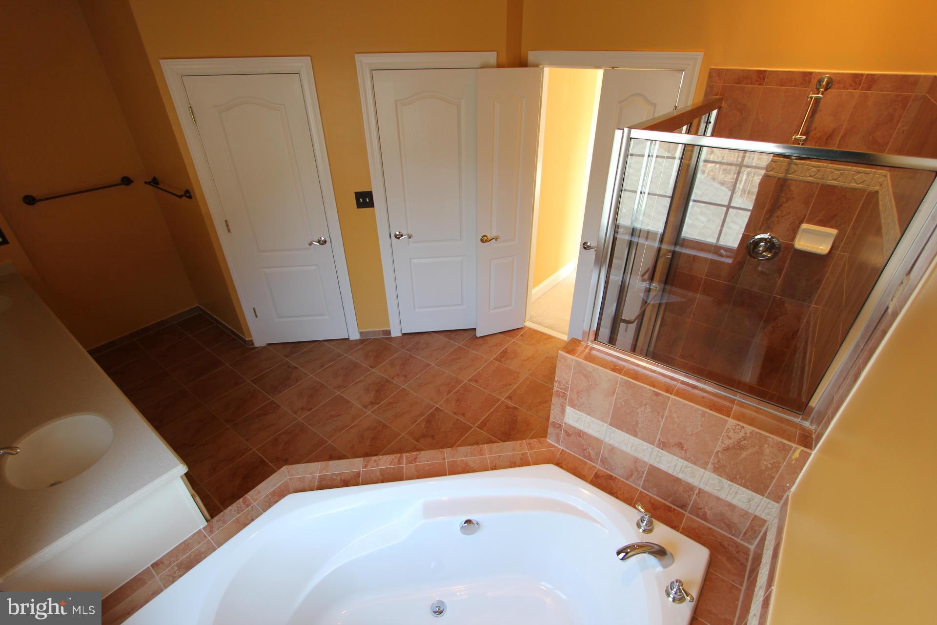 LANSDOWNE ON THE POTOMAC - Residential