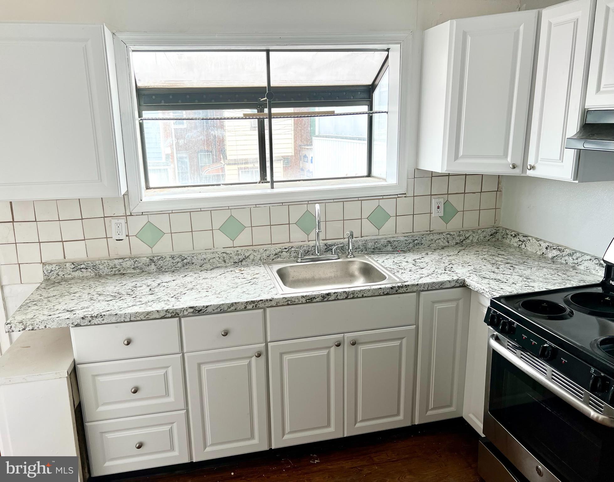 27 SUNSHINE ROAD UNIT 1