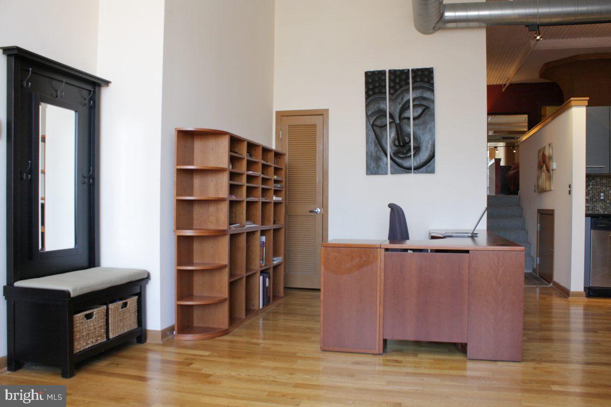 LOGAN SQUARE - Residential