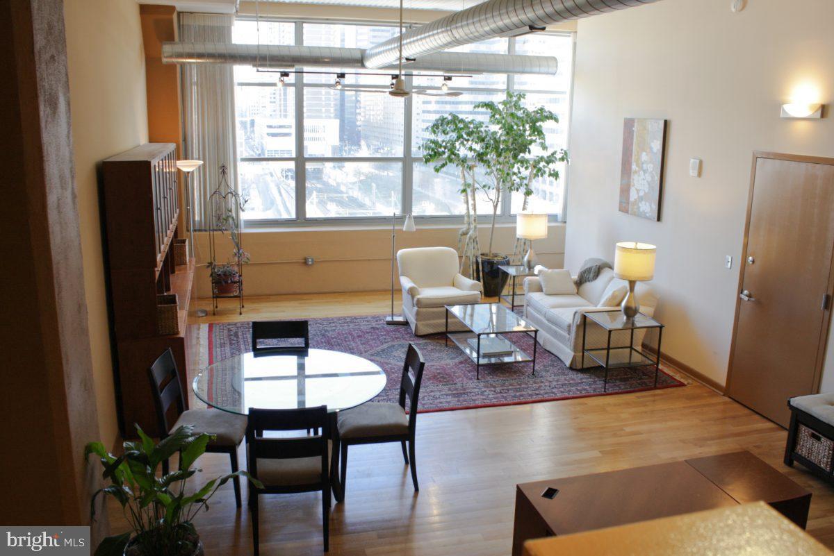 LOGAN SQUARE - Residential