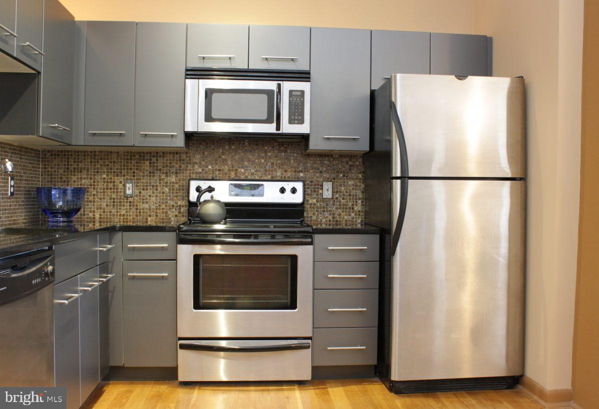 LOGAN SQUARE - Residential