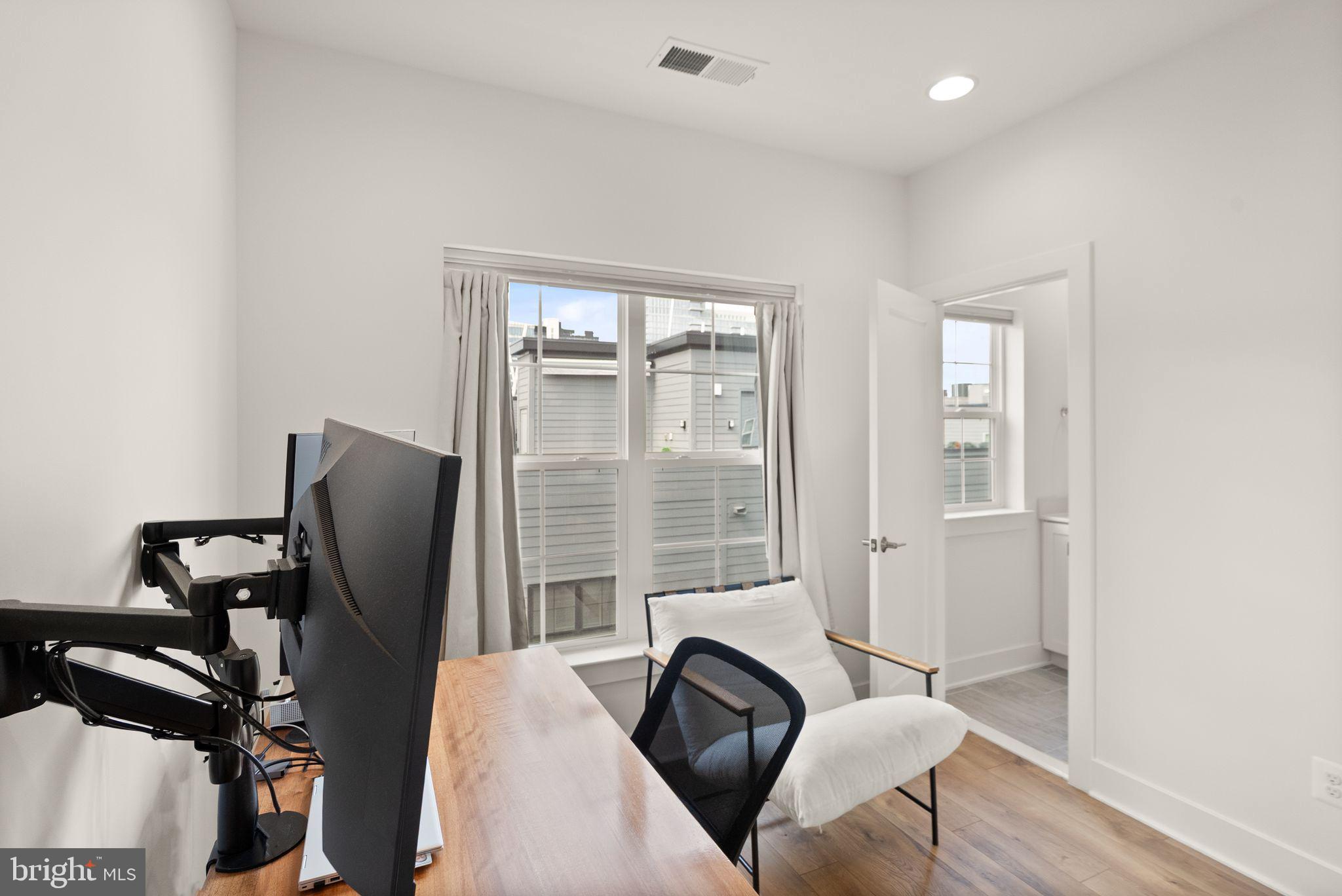 RESTON STATION - Residential Lease