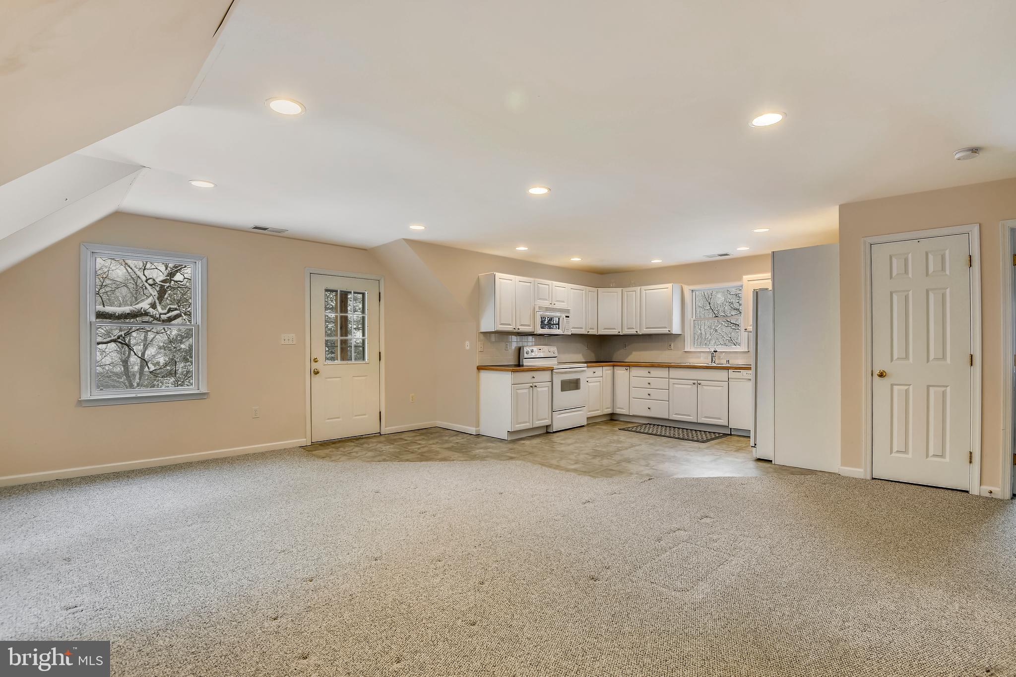 MILLERSVILLE - Residential