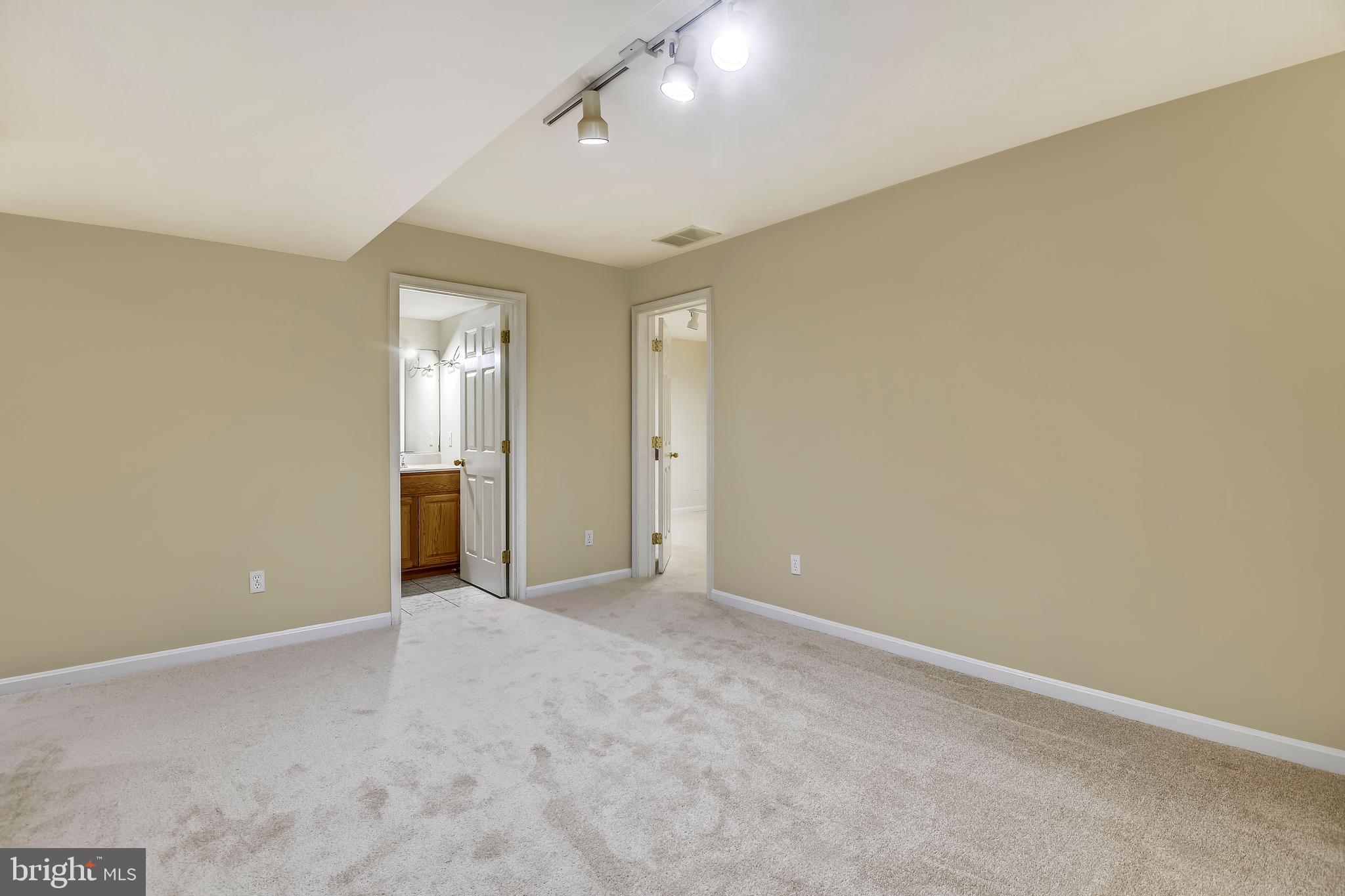 MILLERSVILLE - Residential