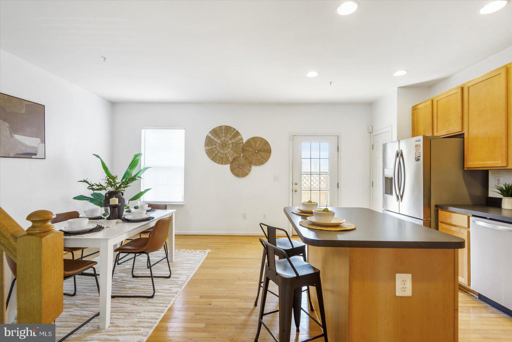 EATON SQUARE - Residential