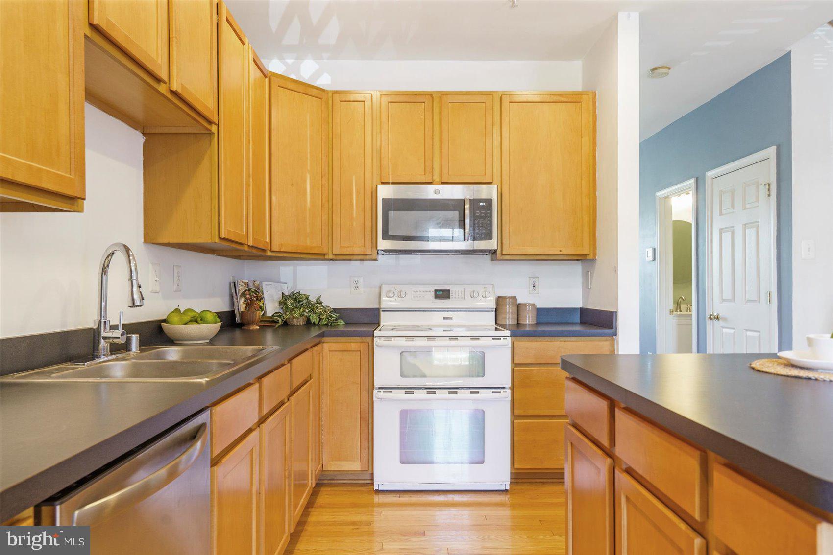 EATON SQUARE - Residential