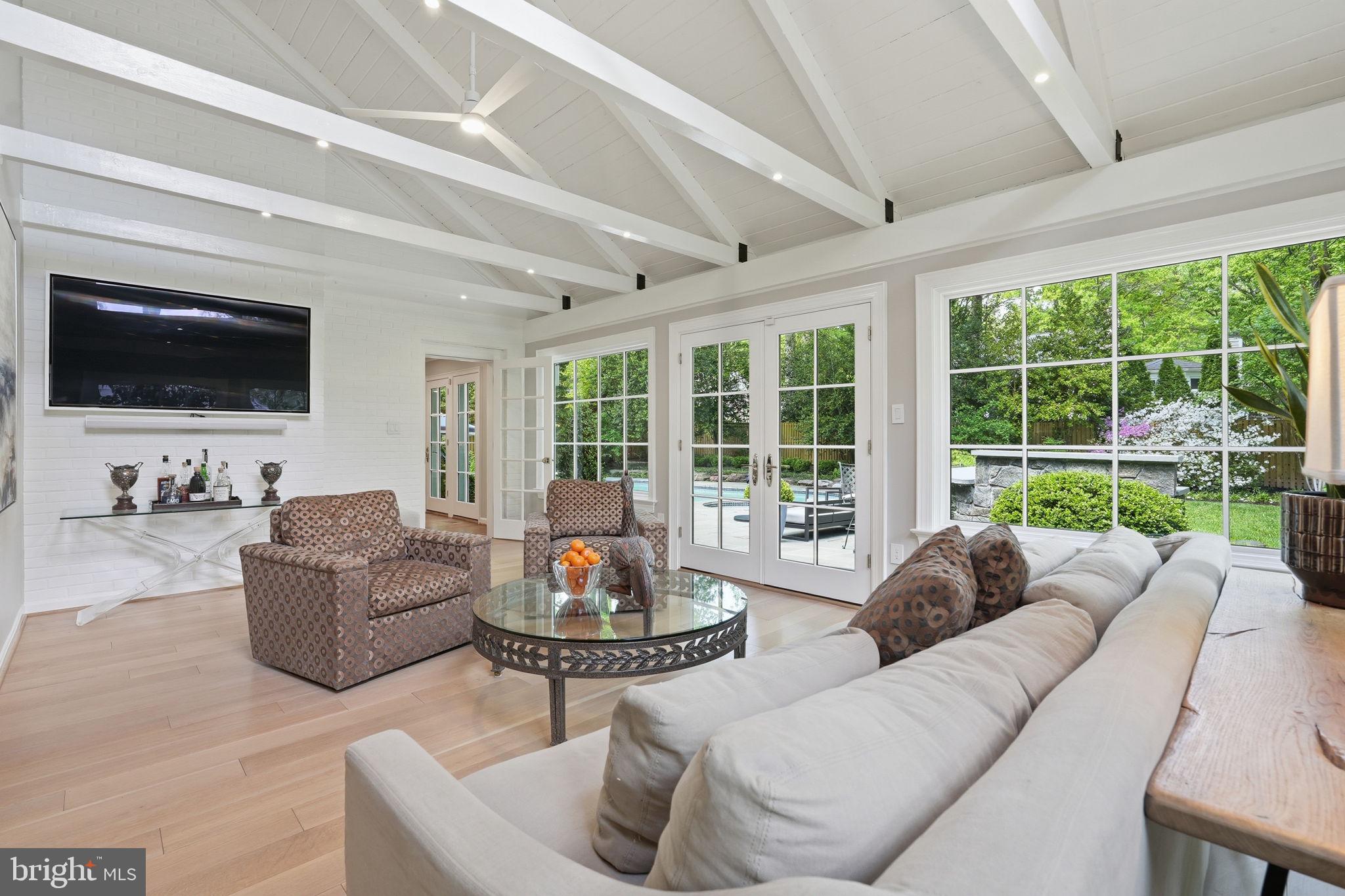 RIVER FALLS - Residential