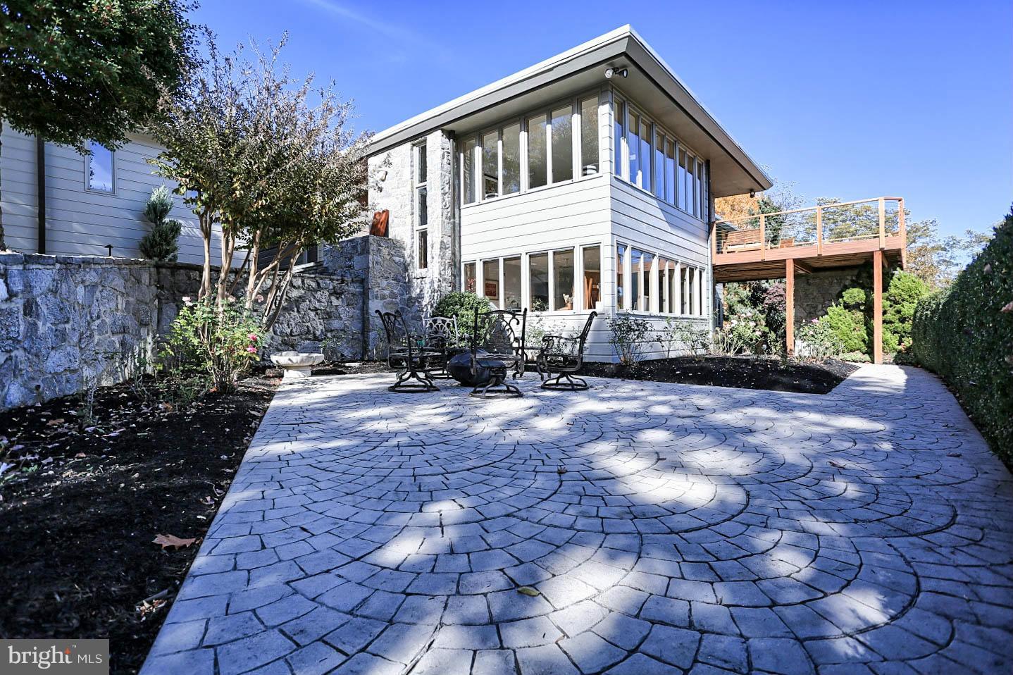 FALLING SPRING - Residential