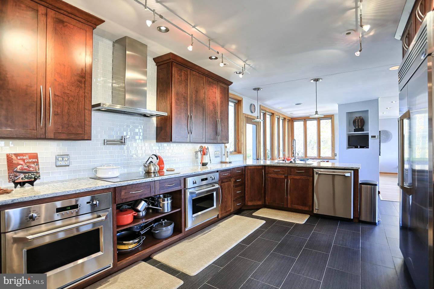 FALLING SPRING - Residential