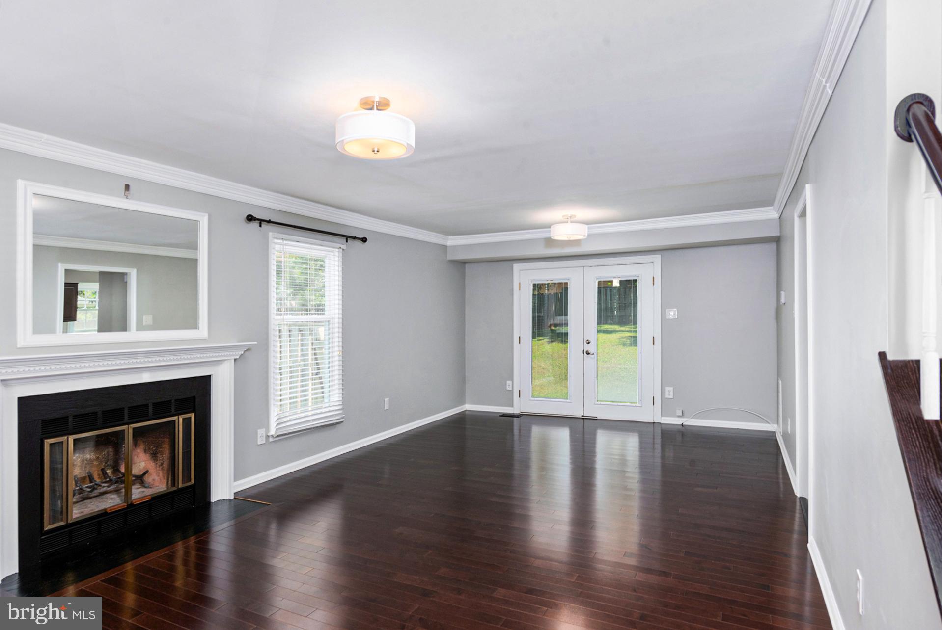 COUNTRY CLUB MANOR - Residential Lease