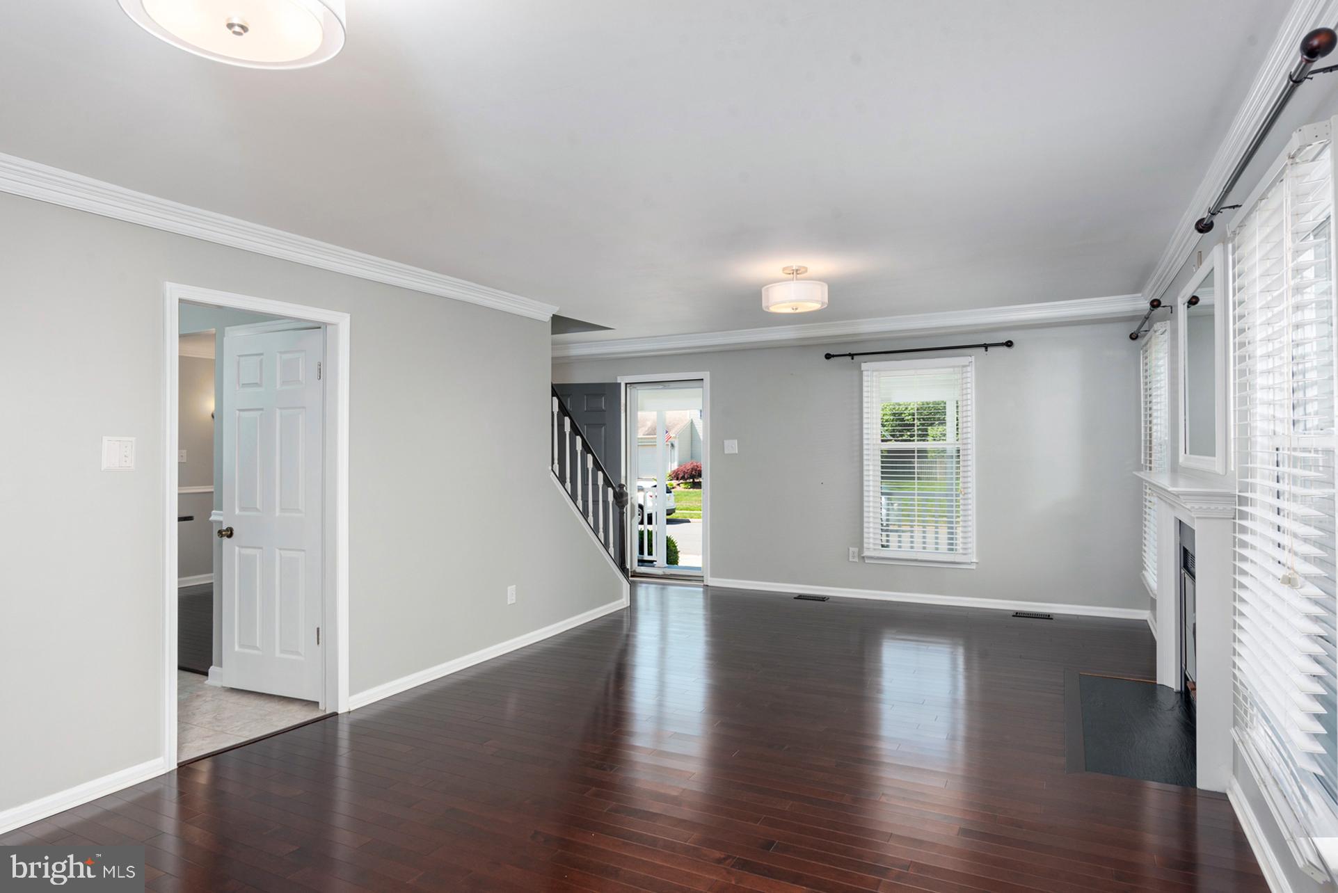 COUNTRY CLUB MANOR - Residential Lease