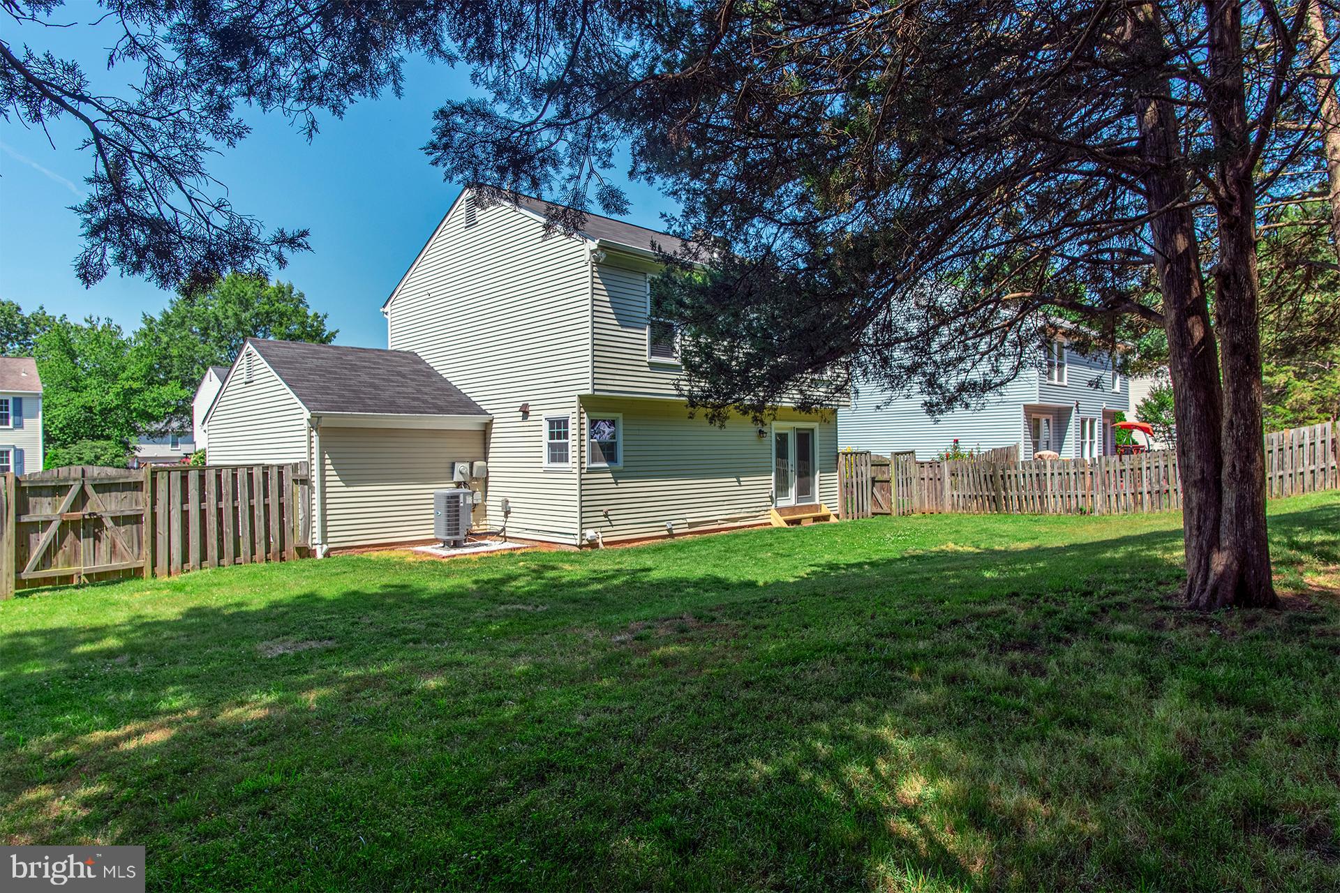 COUNTRY CLUB MANOR - Residential Lease