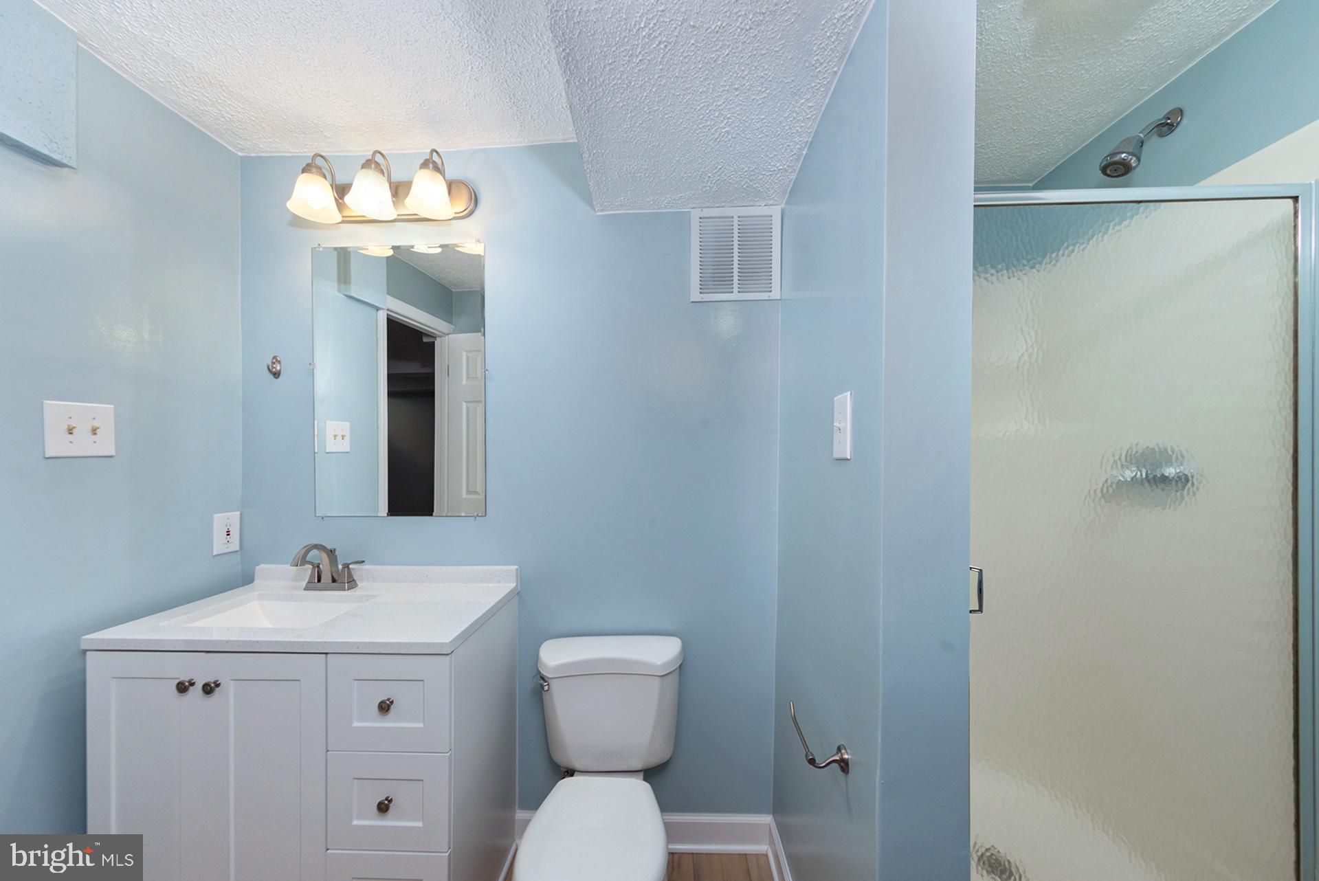 COUNTRY CLUB MANOR - Residential Lease