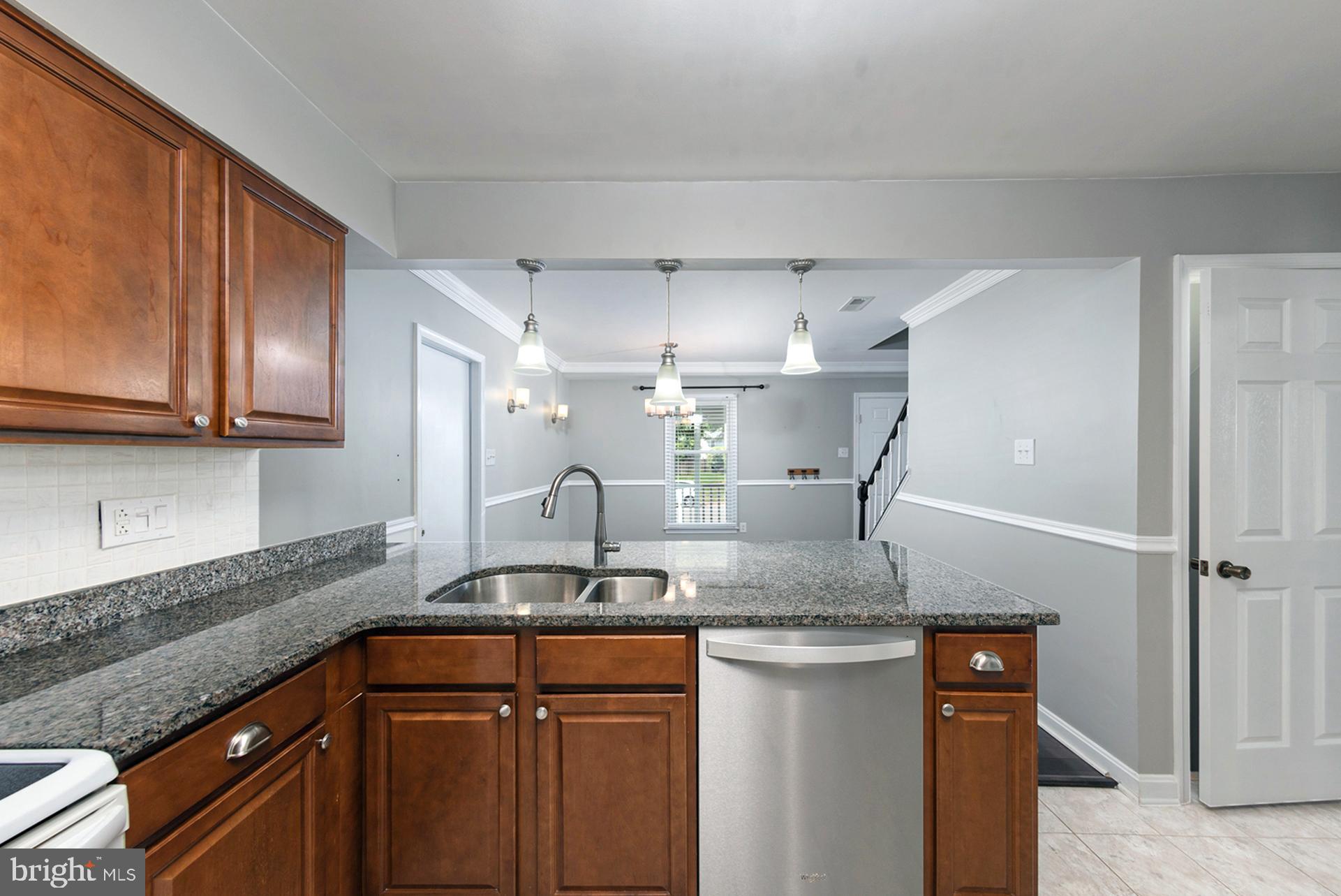 COUNTRY CLUB MANOR - Residential Lease