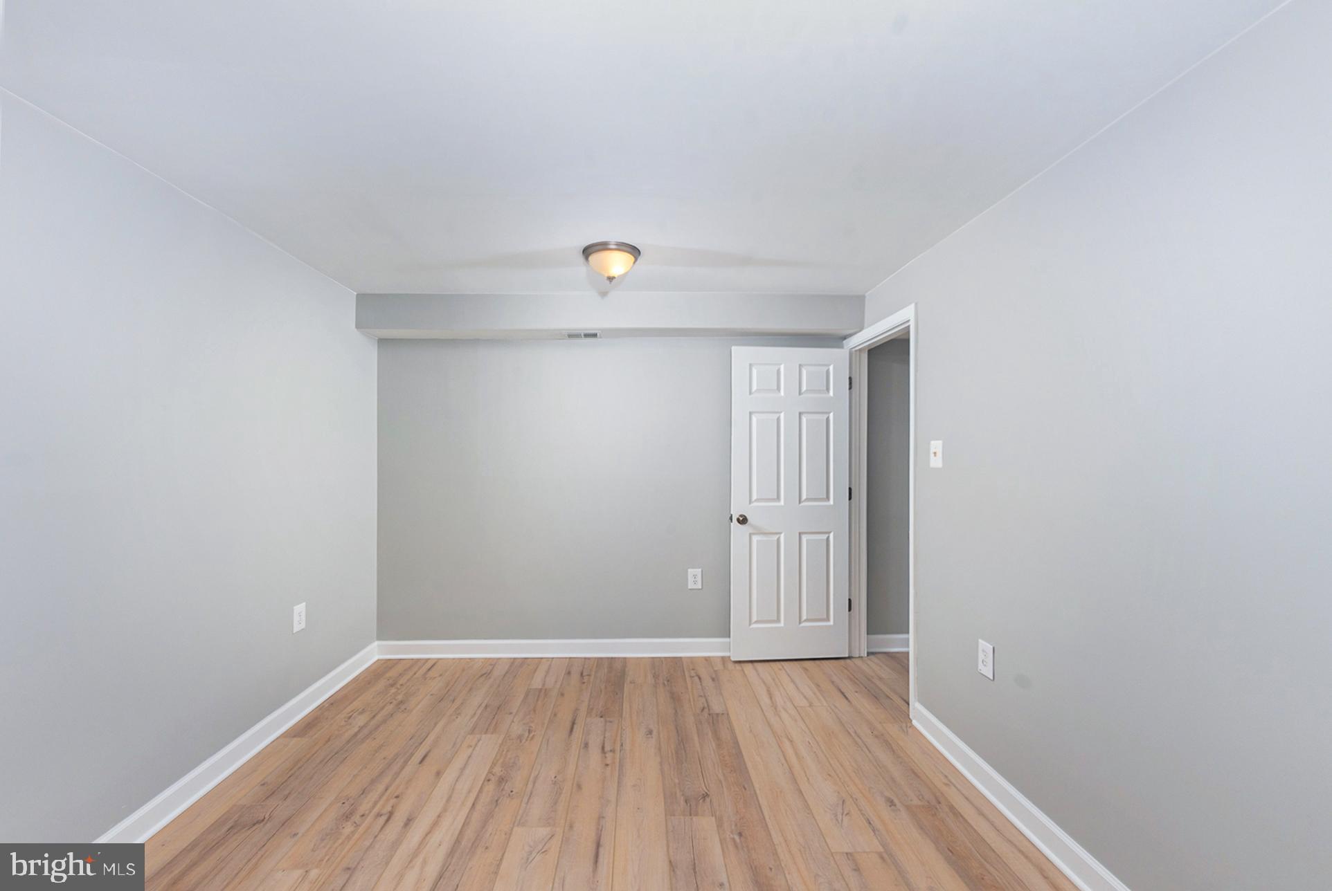 COUNTRY CLUB MANOR - Residential Lease