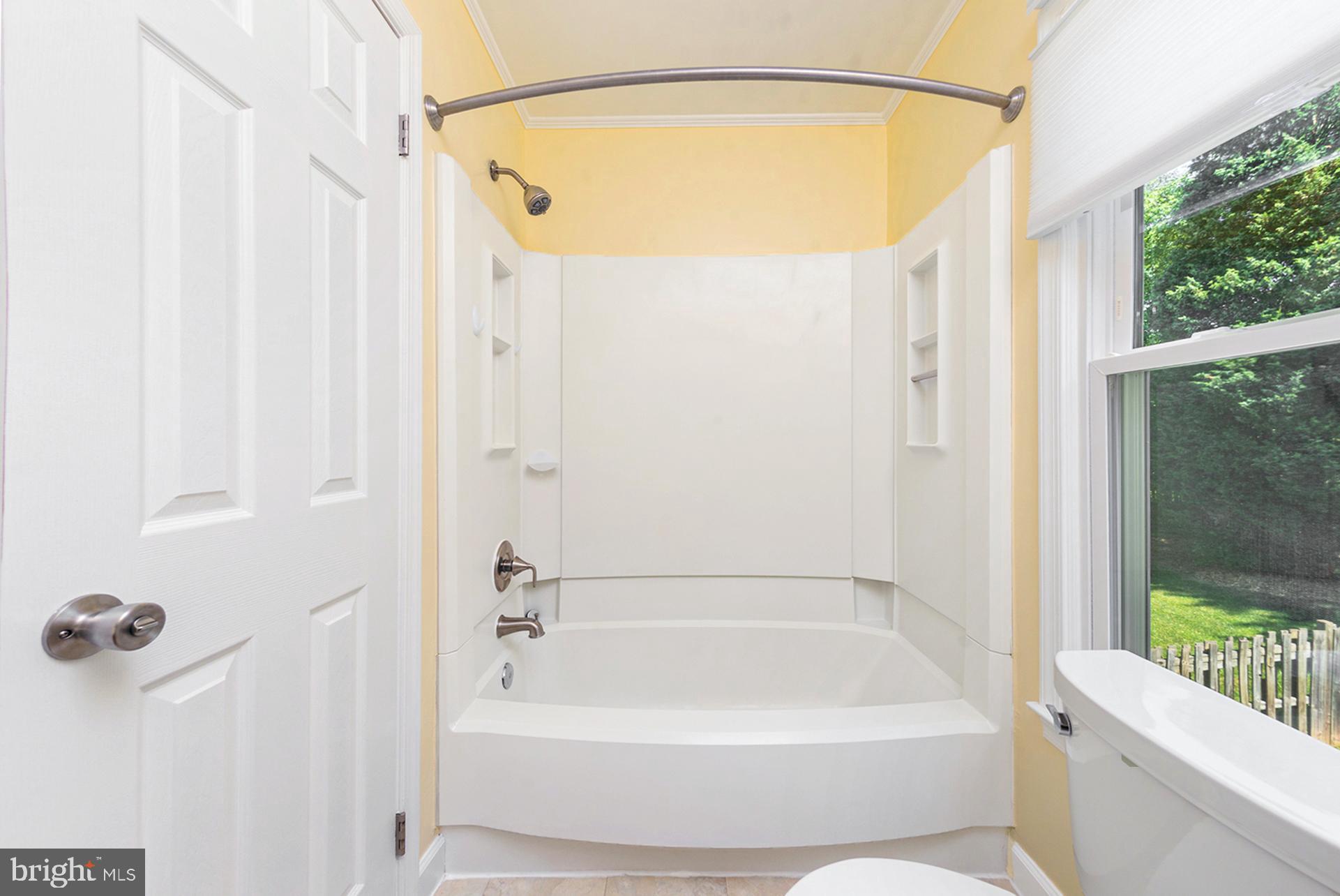 COUNTRY CLUB MANOR - Residential Lease