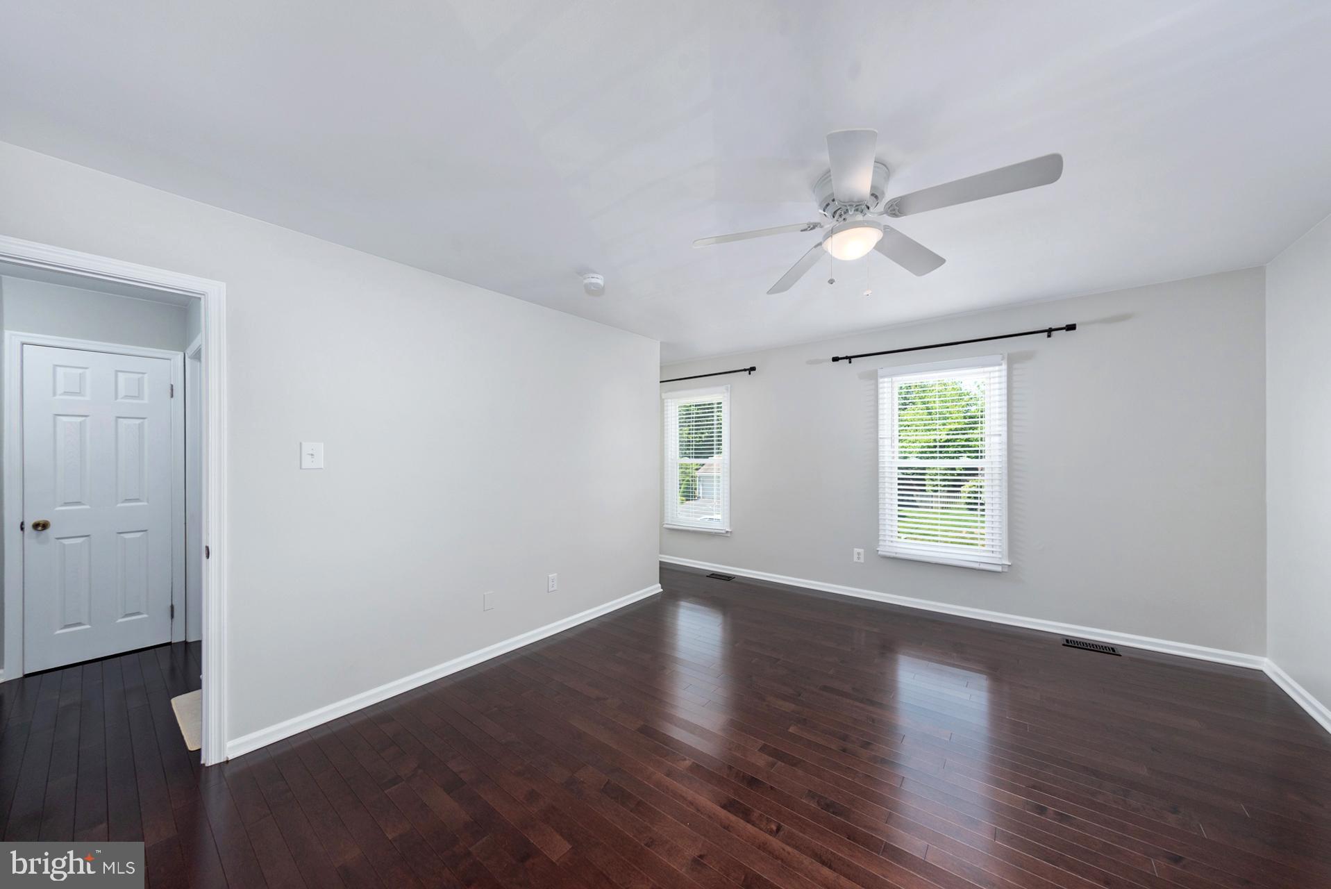 COUNTRY CLUB MANOR - Residential Lease