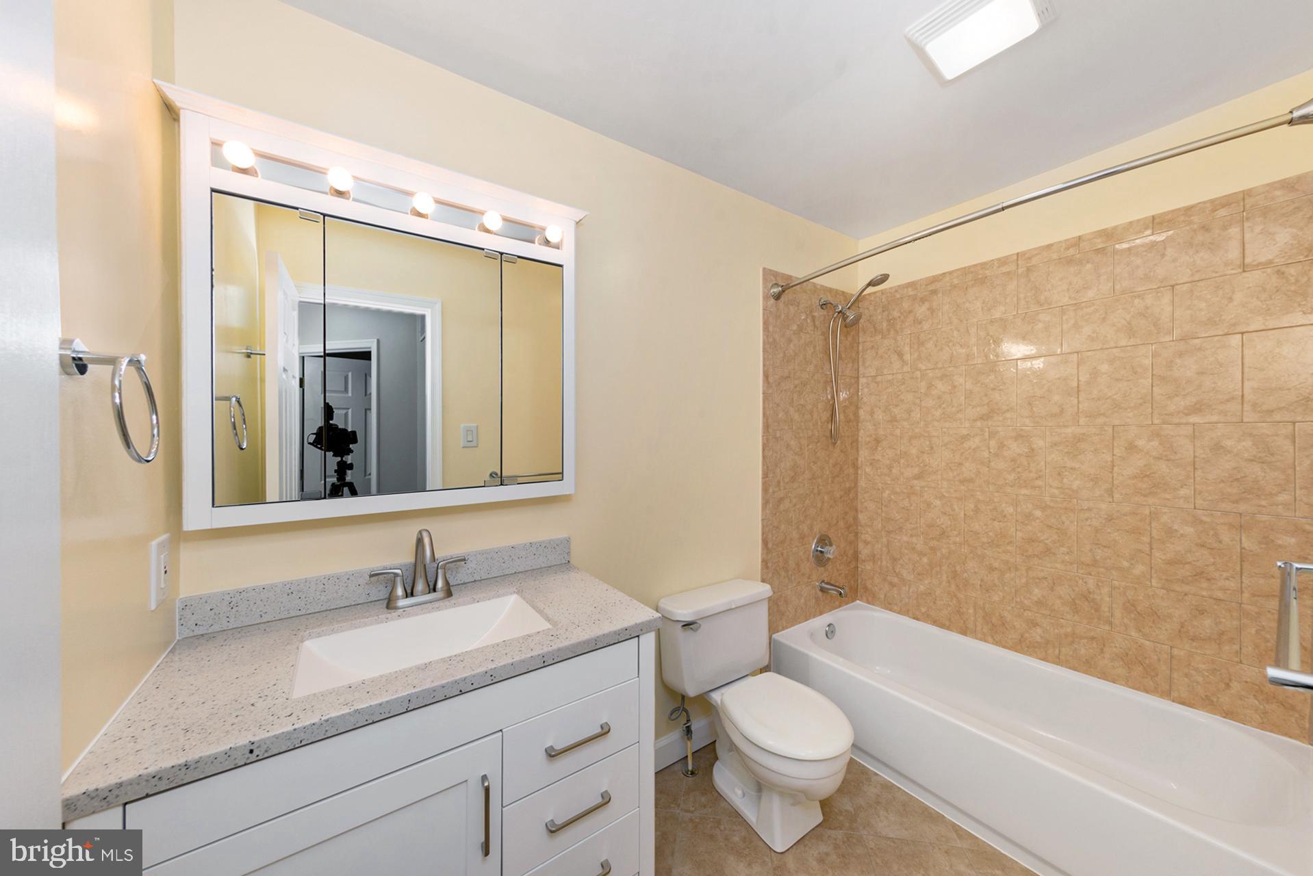 COUNTRY CLUB MANOR - Residential Lease