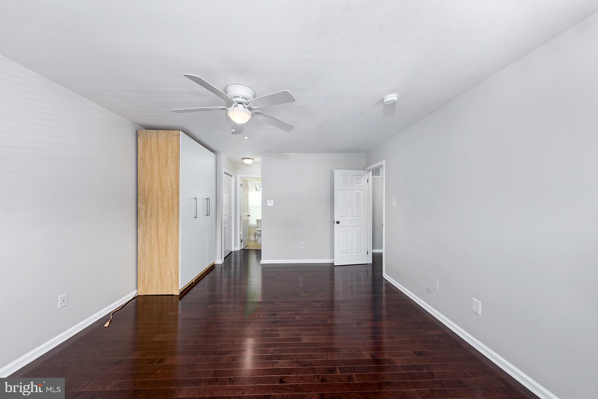 COUNTRY CLUB MANOR - Residential Lease