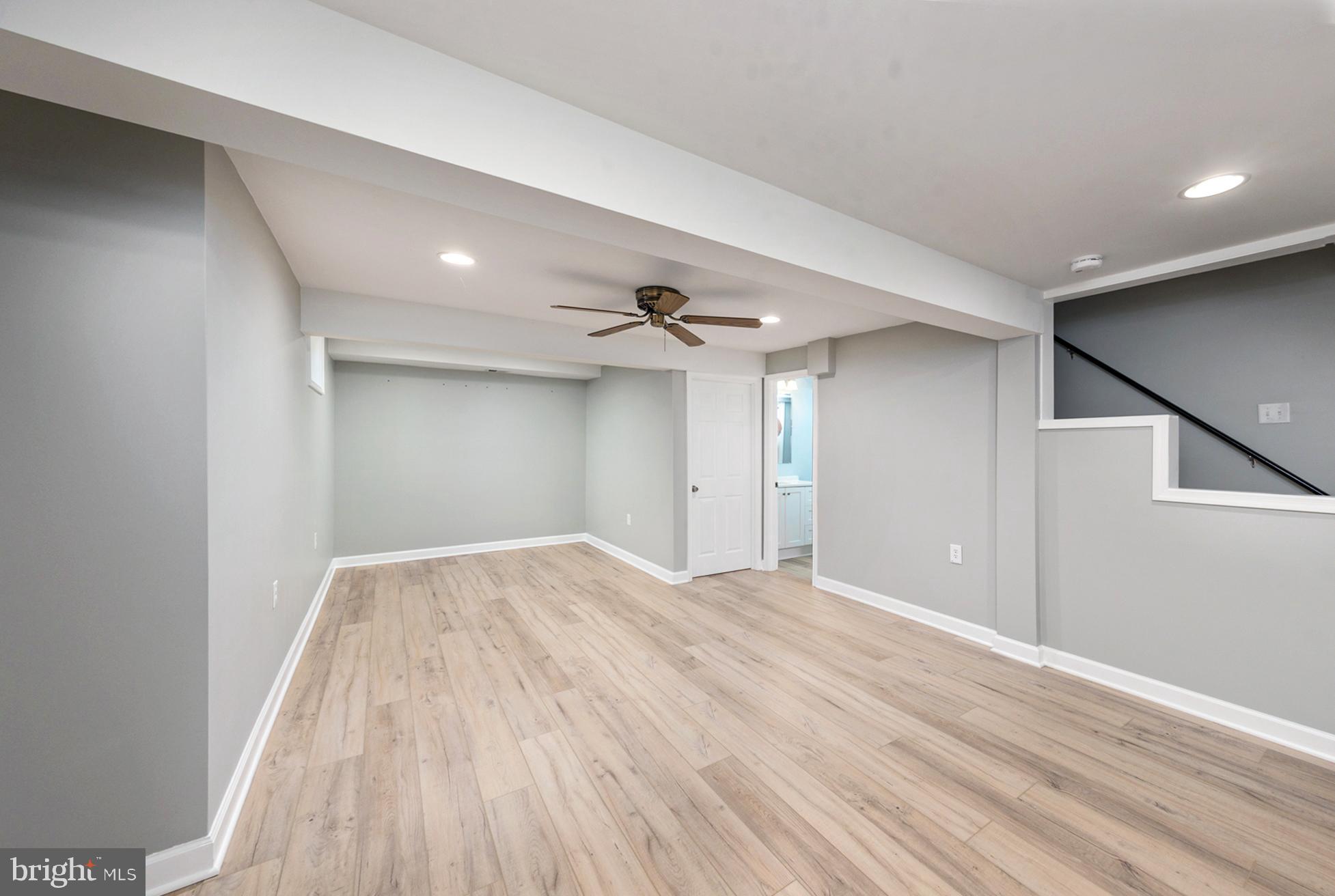 COUNTRY CLUB MANOR - Residential Lease