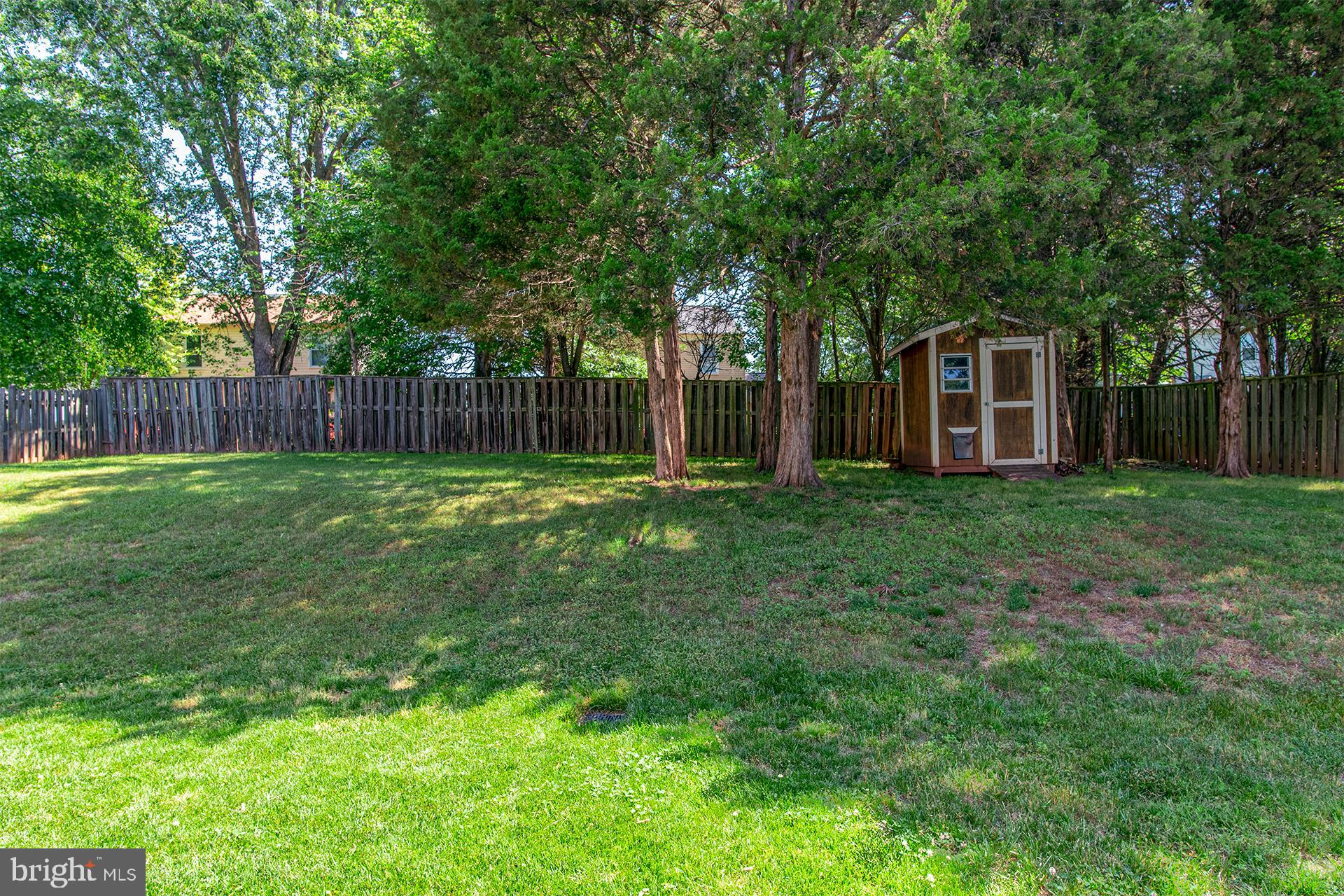 COUNTRY CLUB MANOR - Residential Lease