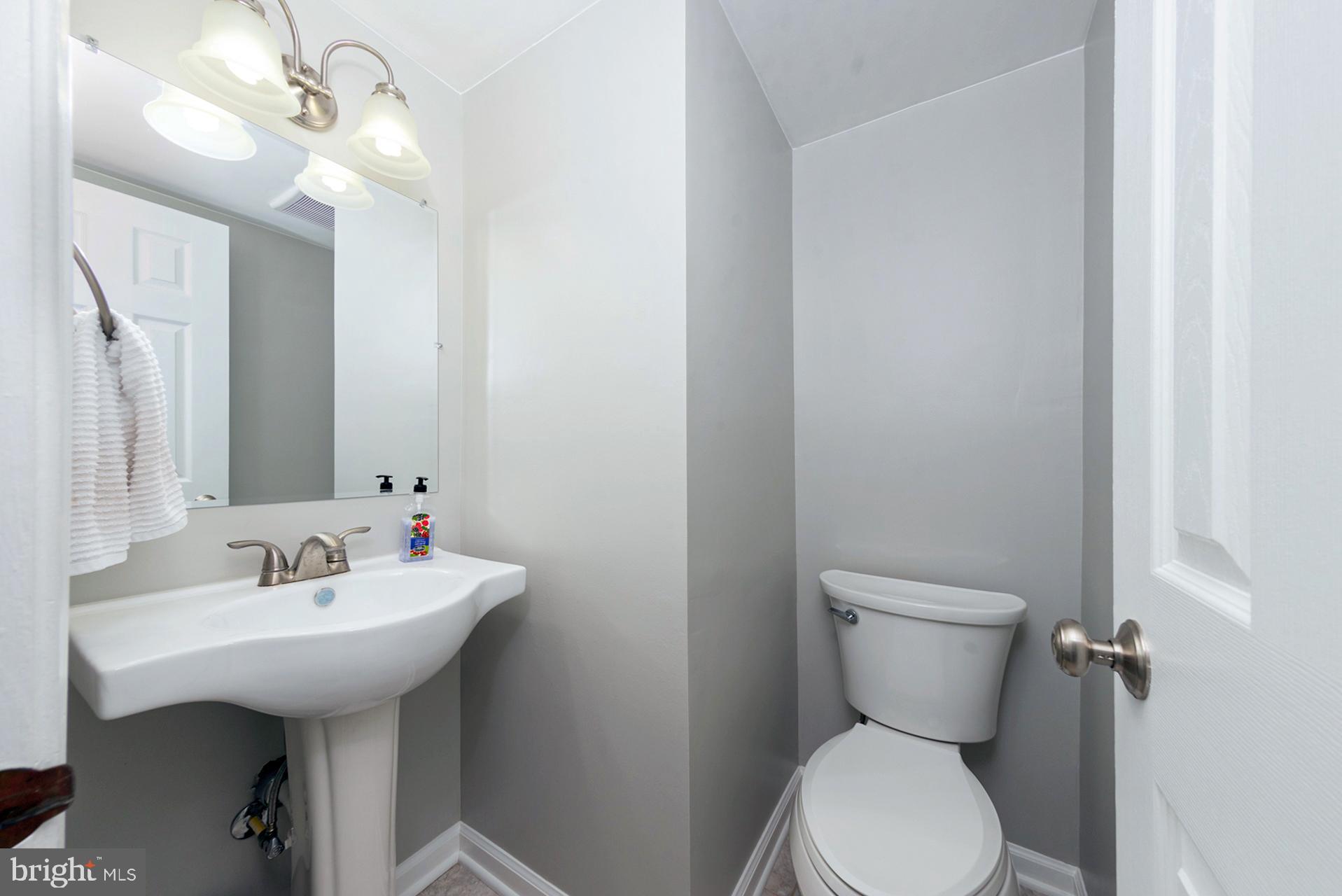 COUNTRY CLUB MANOR - Residential Lease