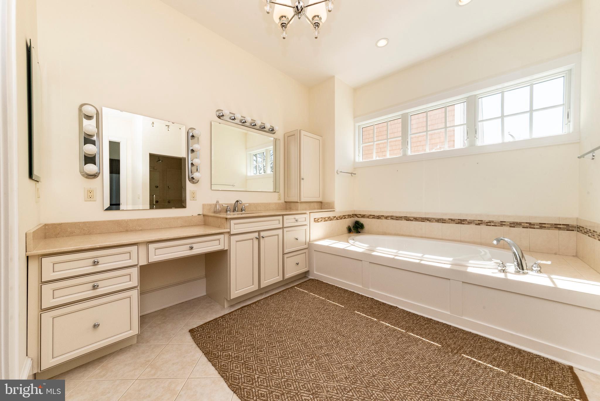 CENTREVILLE - Residential