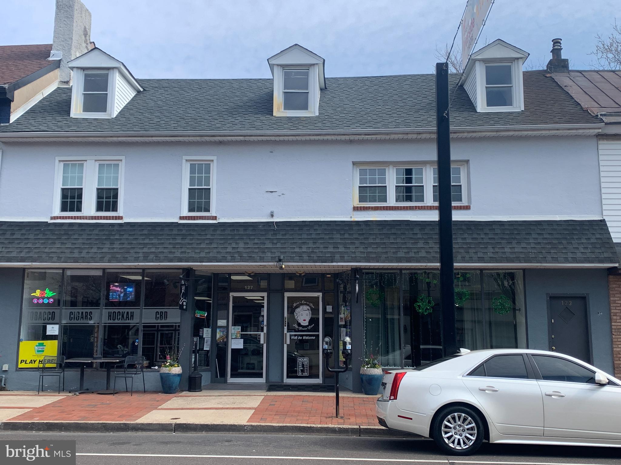 Large 2nd/3rd fl 4 bedroom 1 1/2 bath apartment on Historic Mill St in Historic Bristol Borough. off street parking for 1 car, laundry room, living room, dining room and kitchen. Great unit with lots of room
Tenant must have 660 credit score or higher, minimum monthly income $6900.00, need 3 months rent to move in.
