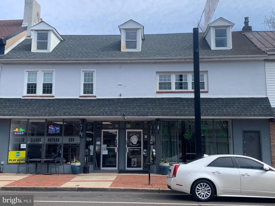 Large 2nd/3rd fl 4 bedroom 1 1/2 bath apartment on Historic Mill St in Historic Bristol Borough.  off street parking for 1 car, laundry room, living room, dining room and kitchen.  Great unit with lots of room
Tenant must have 660 credit score or higher, minimum monthly income $6900.00, need 3 months rent to move in.