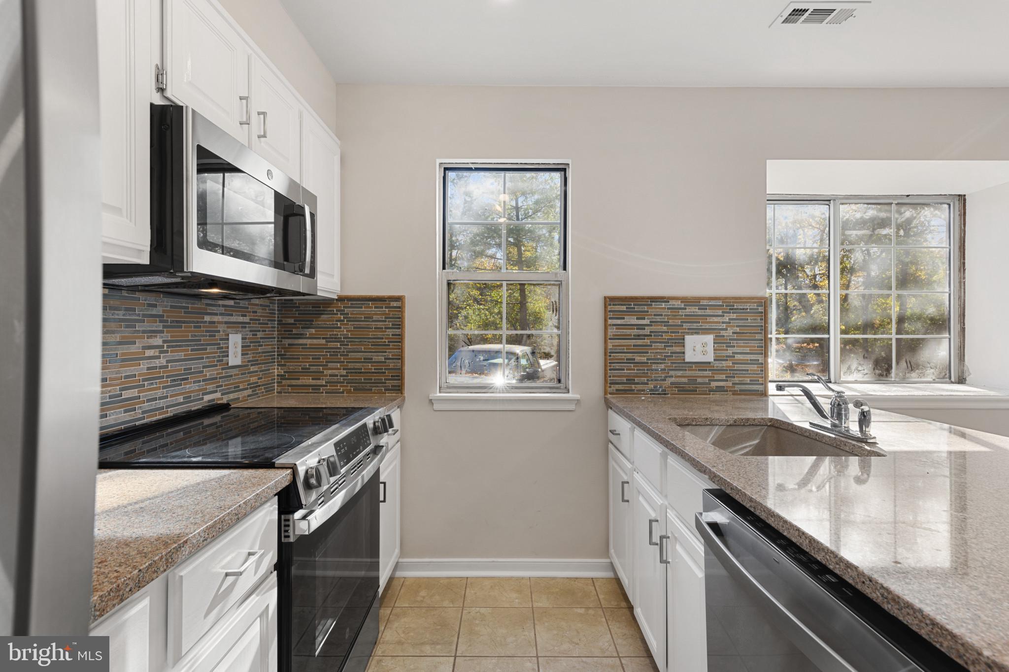 EDGEWOOD GREEN - Residential Lease