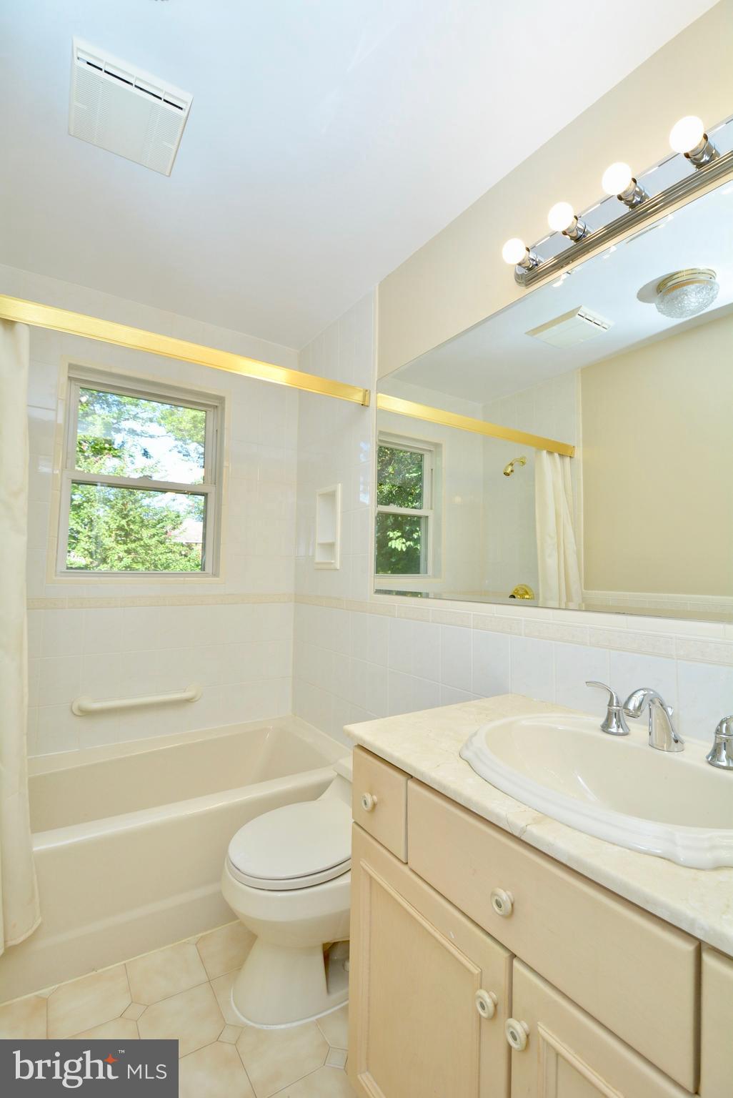 MADISON MANOR - Residential Lease