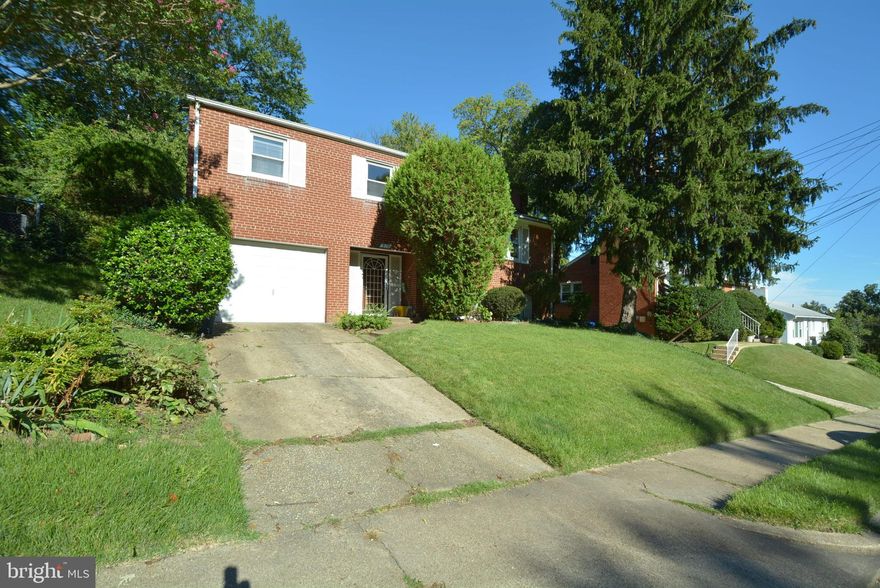 Located in a well-established nice neighborhood, one mile to EFC Metro (Orange and Silver line) and near bike trail, shopping. Walk to school, park,  Low-maintenance, fenced backyard with patio. Only a few doors down from McKinley Elem, walking distance of EFC Metro. Vacant