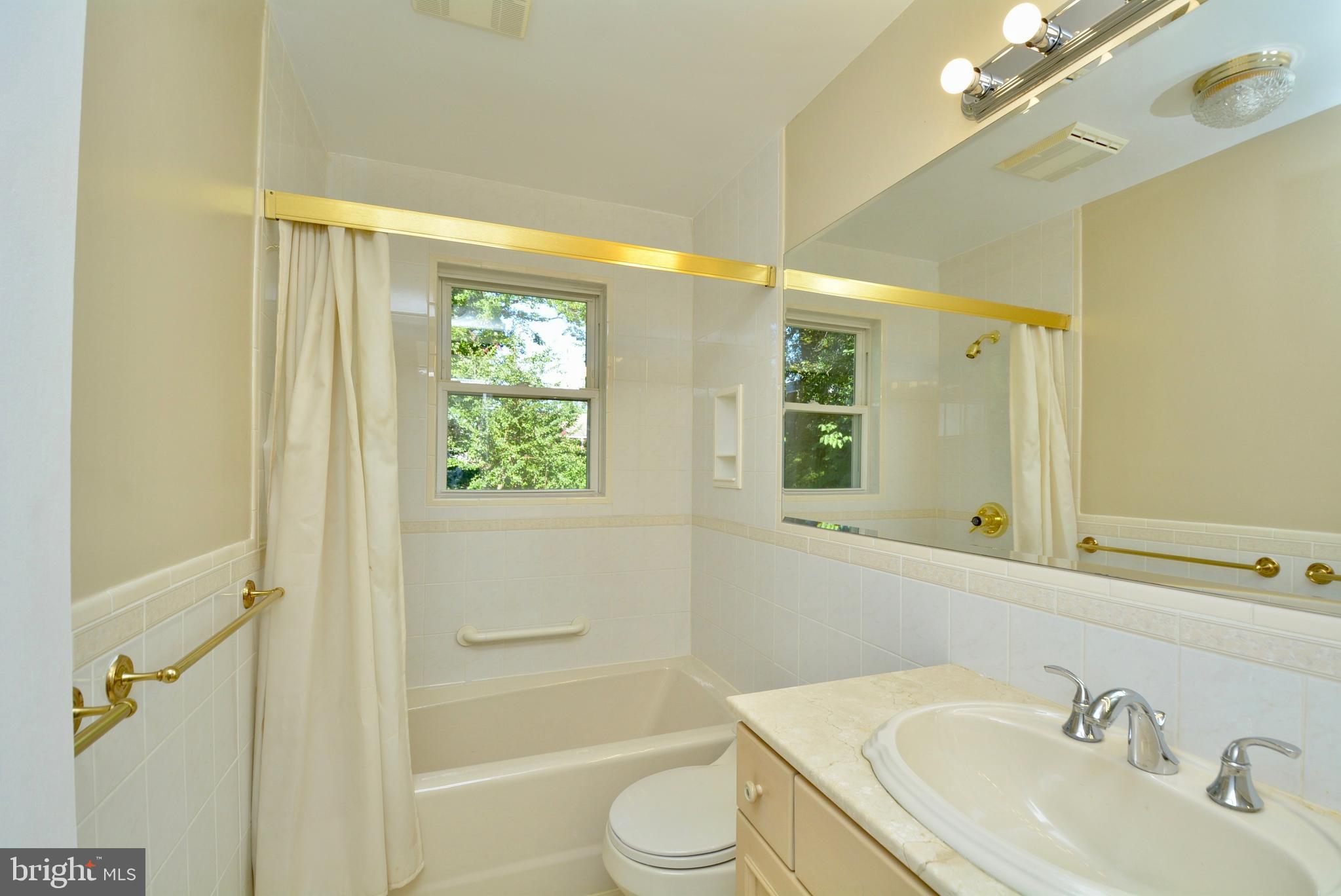 MADISON MANOR - Residential Lease