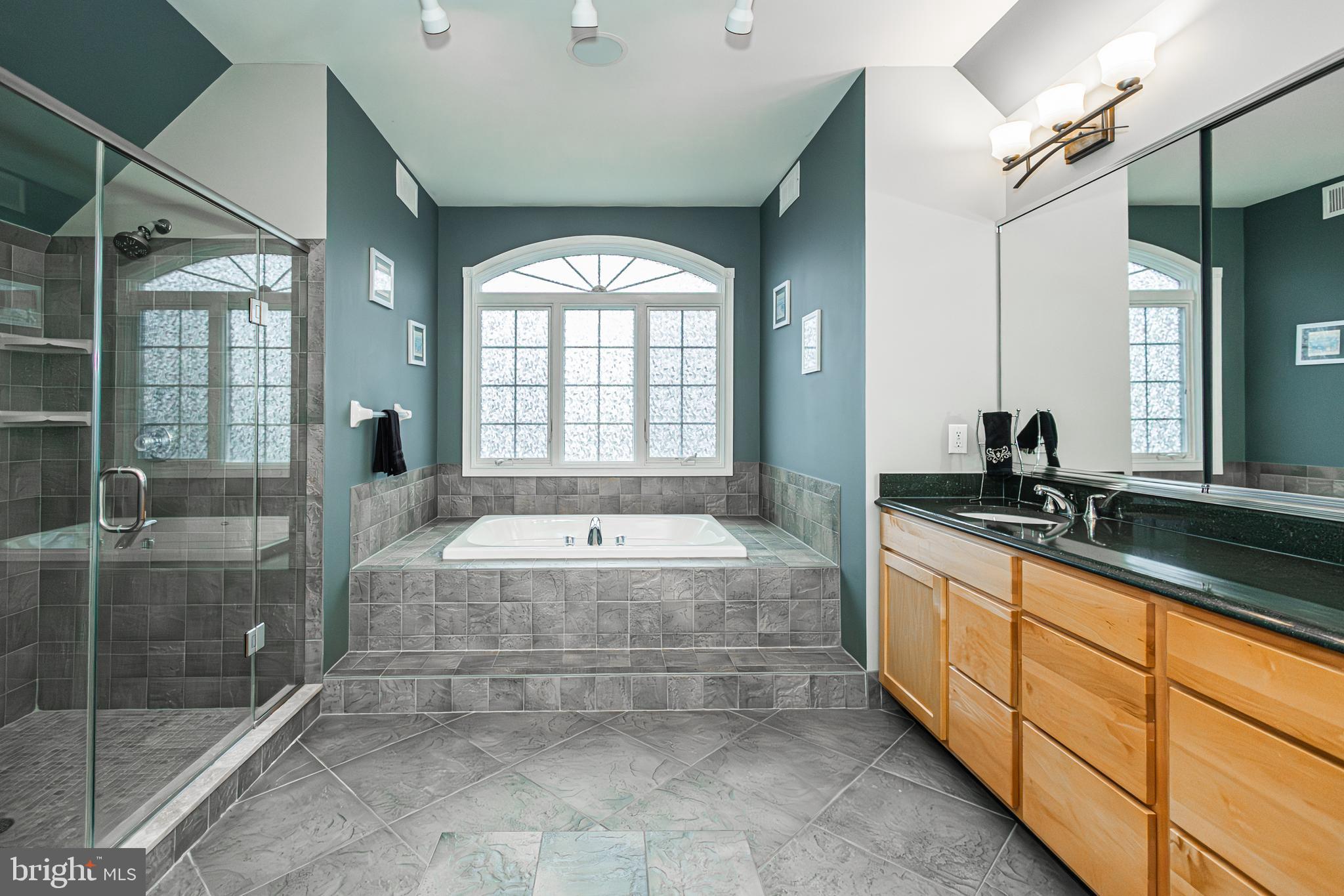 UPPER MOUNTAIN ESTS - Residential