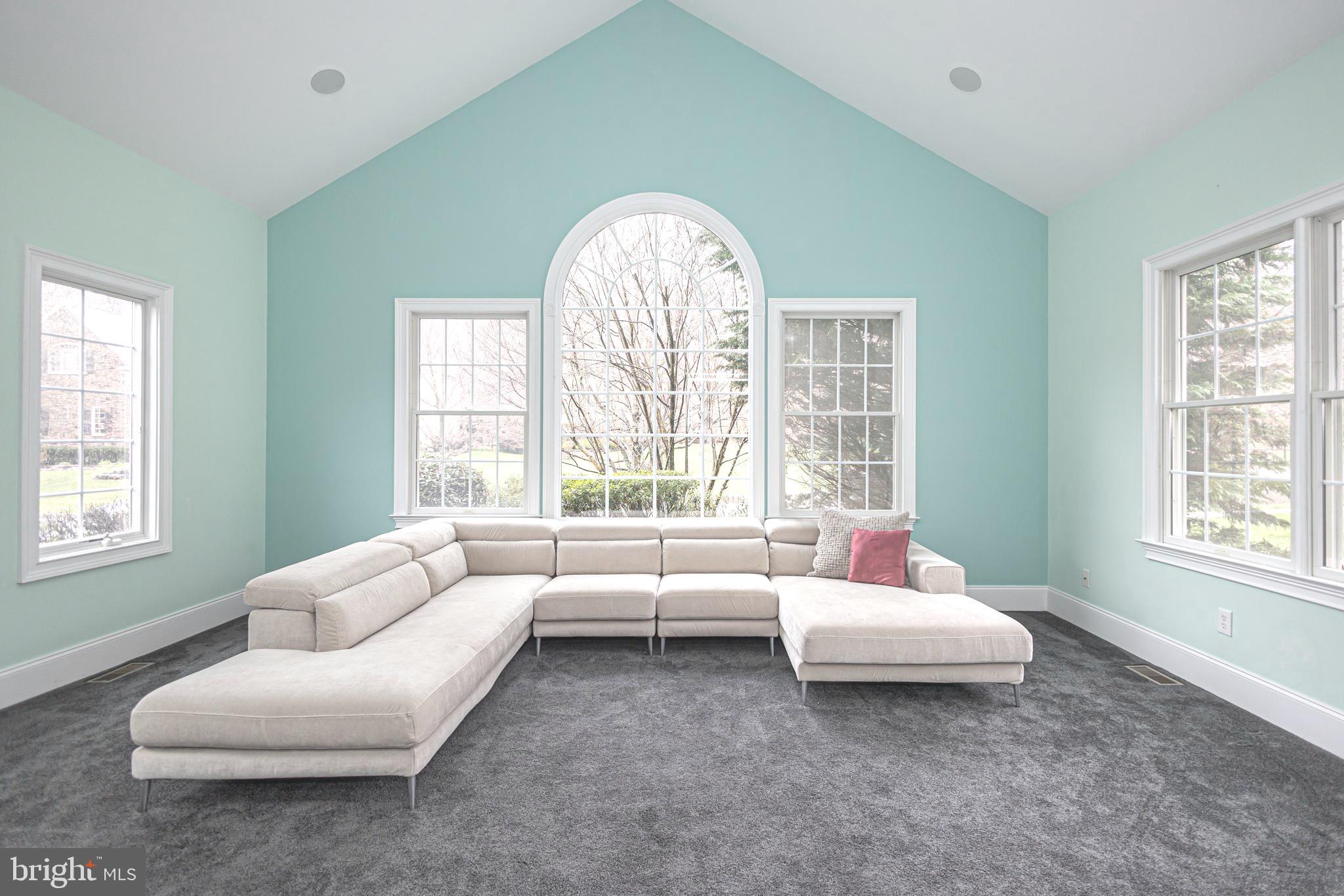 UPPER MOUNTAIN ESTS - Residential