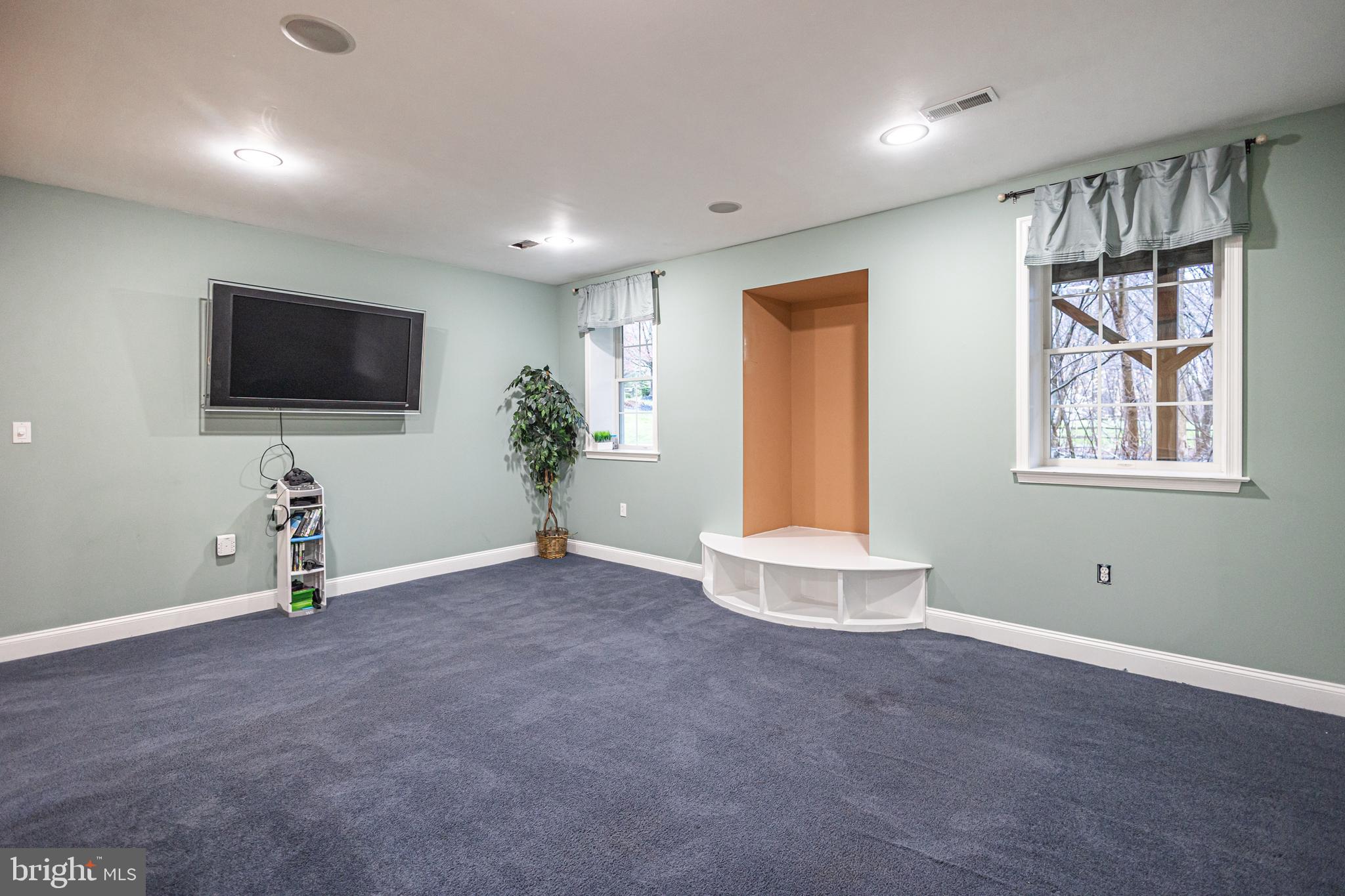 UPPER MOUNTAIN ESTS - Residential