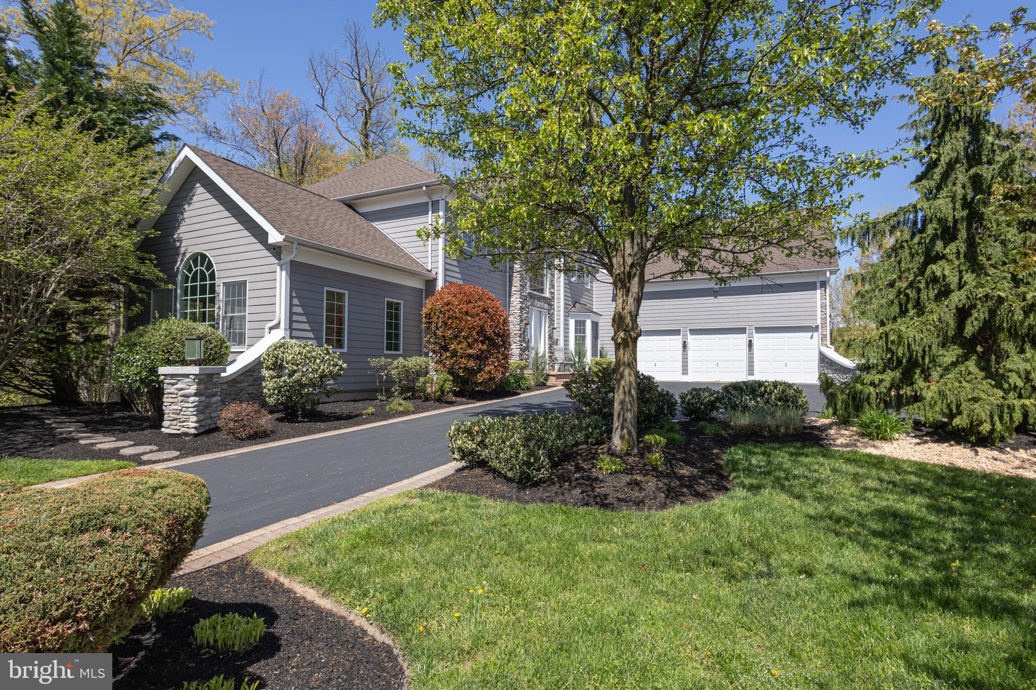 UPPER MOUNTAIN ESTS - Residential